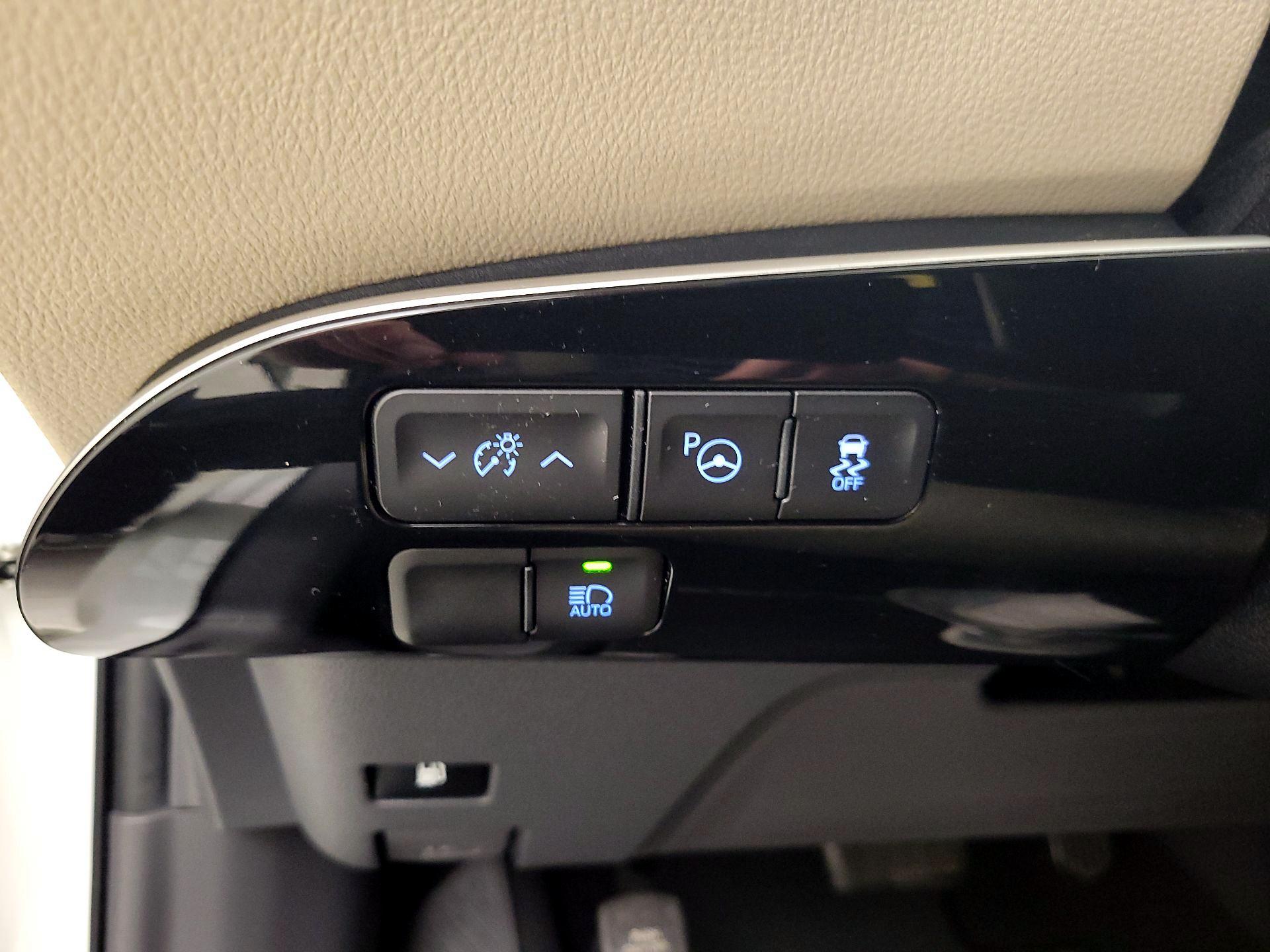 Thumbnail: 2017 Toyota Prius - 13