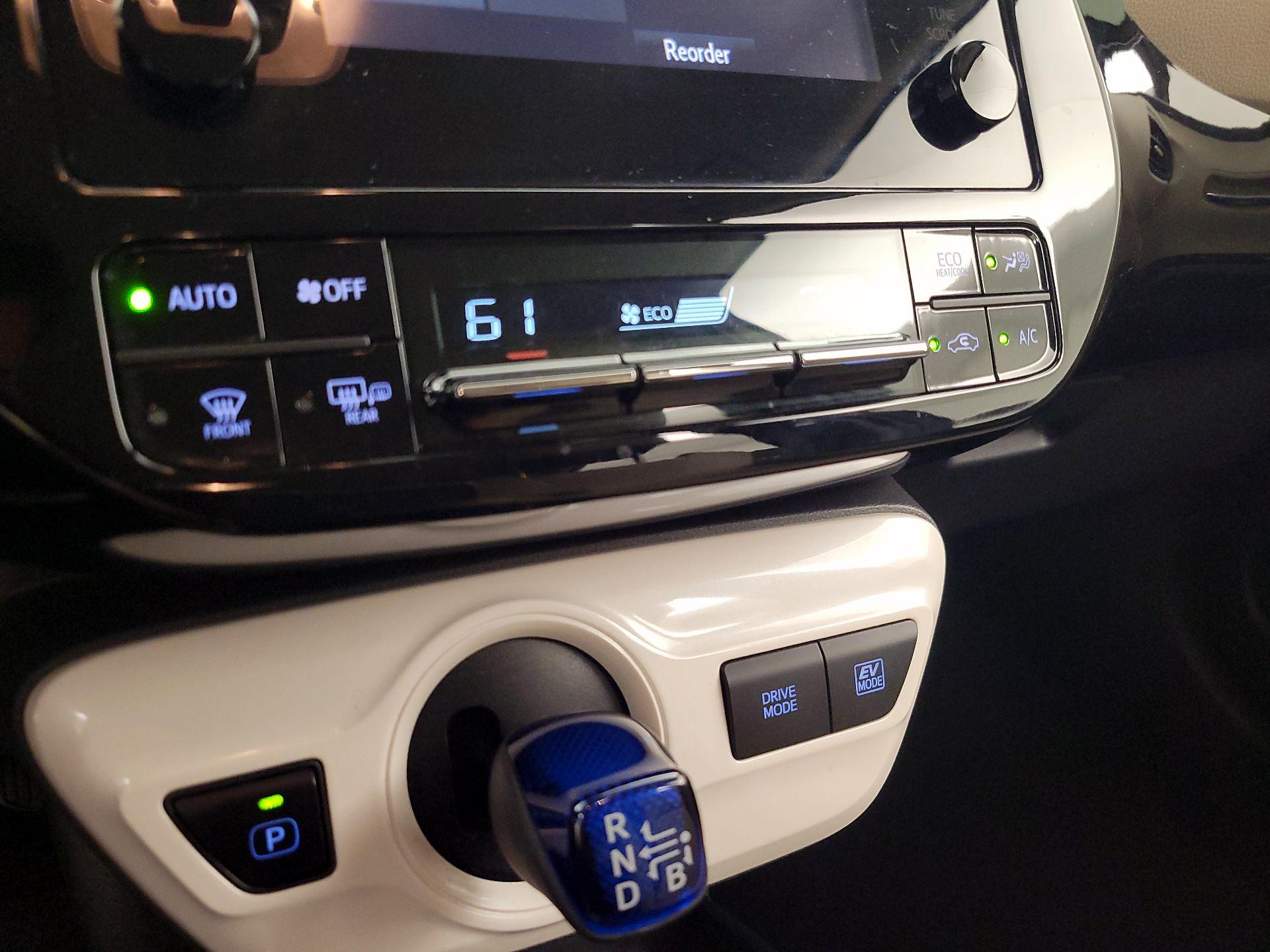 Thumbnail: 2017 Toyota Prius - 16