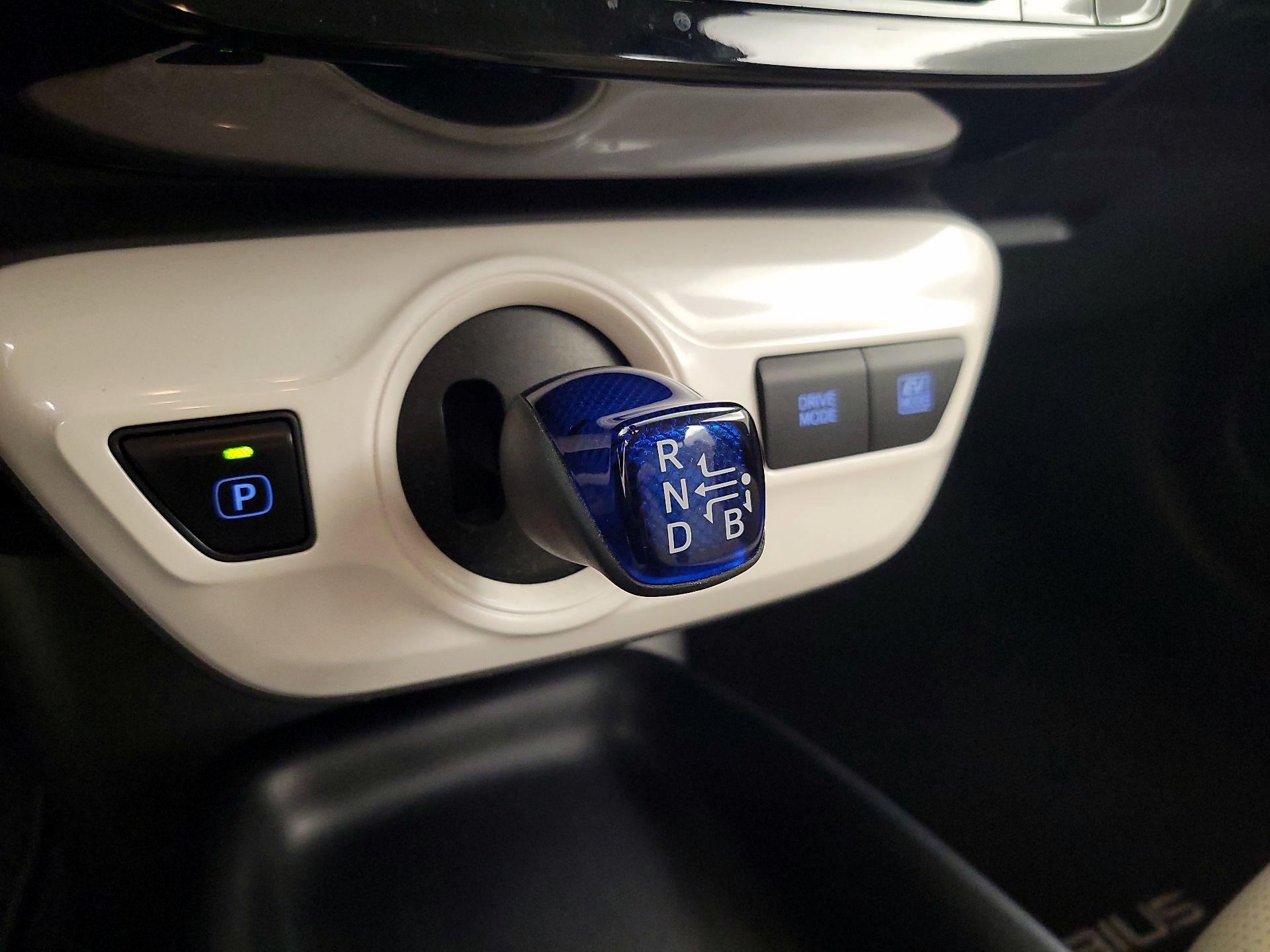 Thumbnail: 2017 Toyota Prius - 17