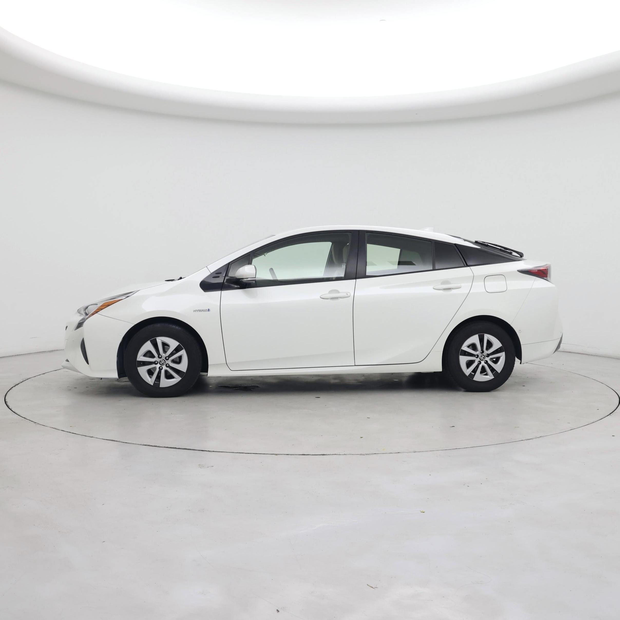 Thumbnail: 2017 Toyota Prius - 3