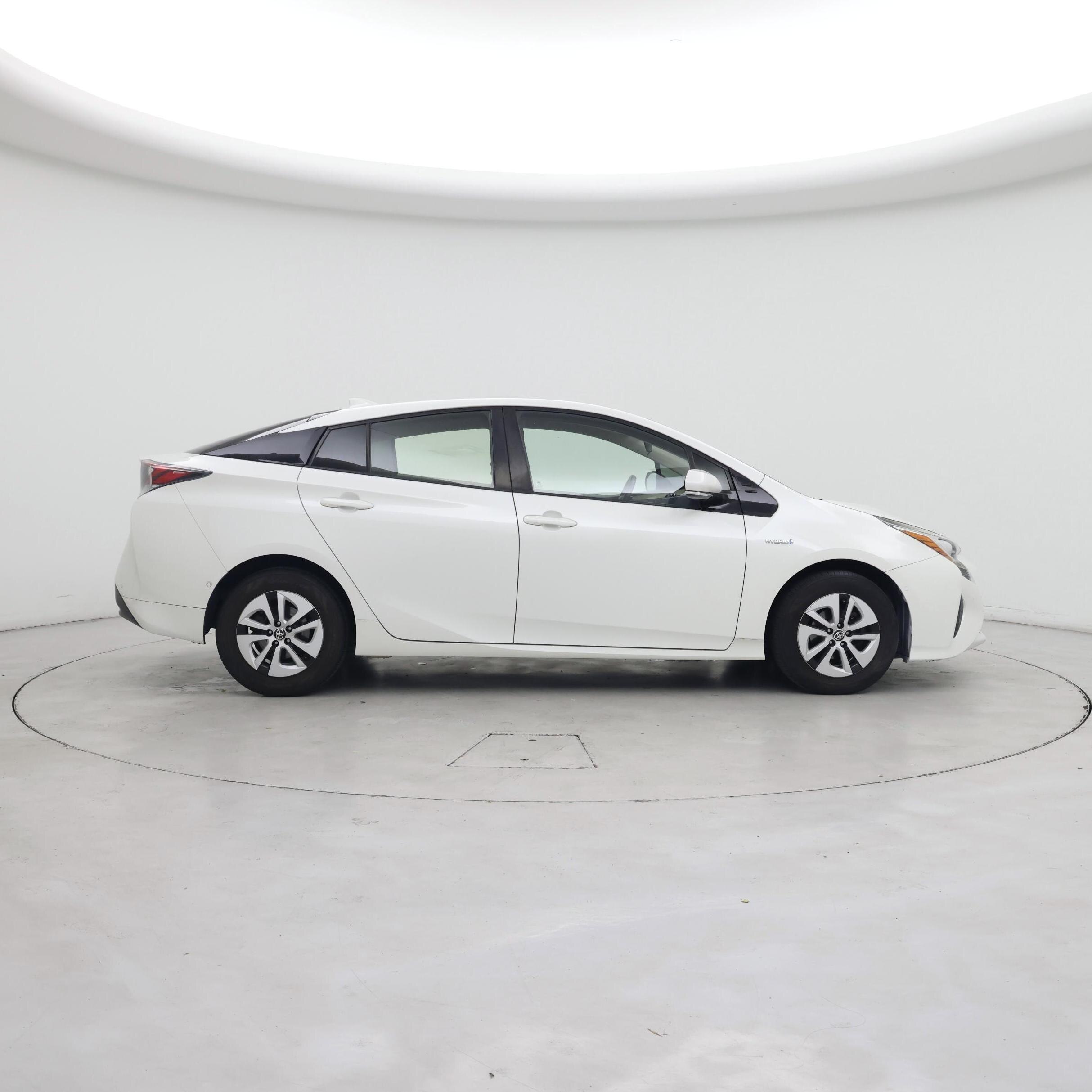 Thumbnail: 2017 Toyota Prius - 7