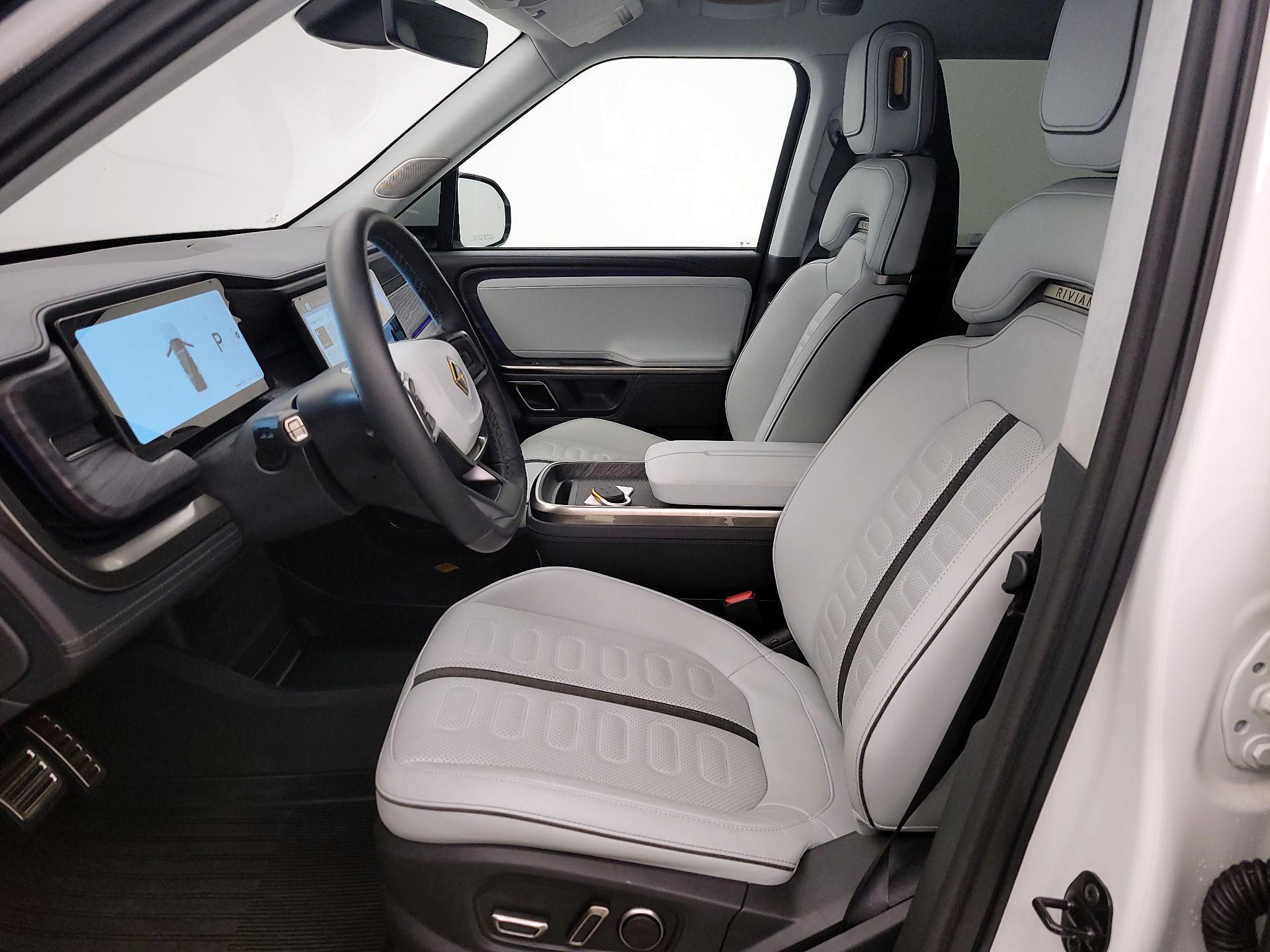 Thumbnail: 2023 Rivian R1S - 11
