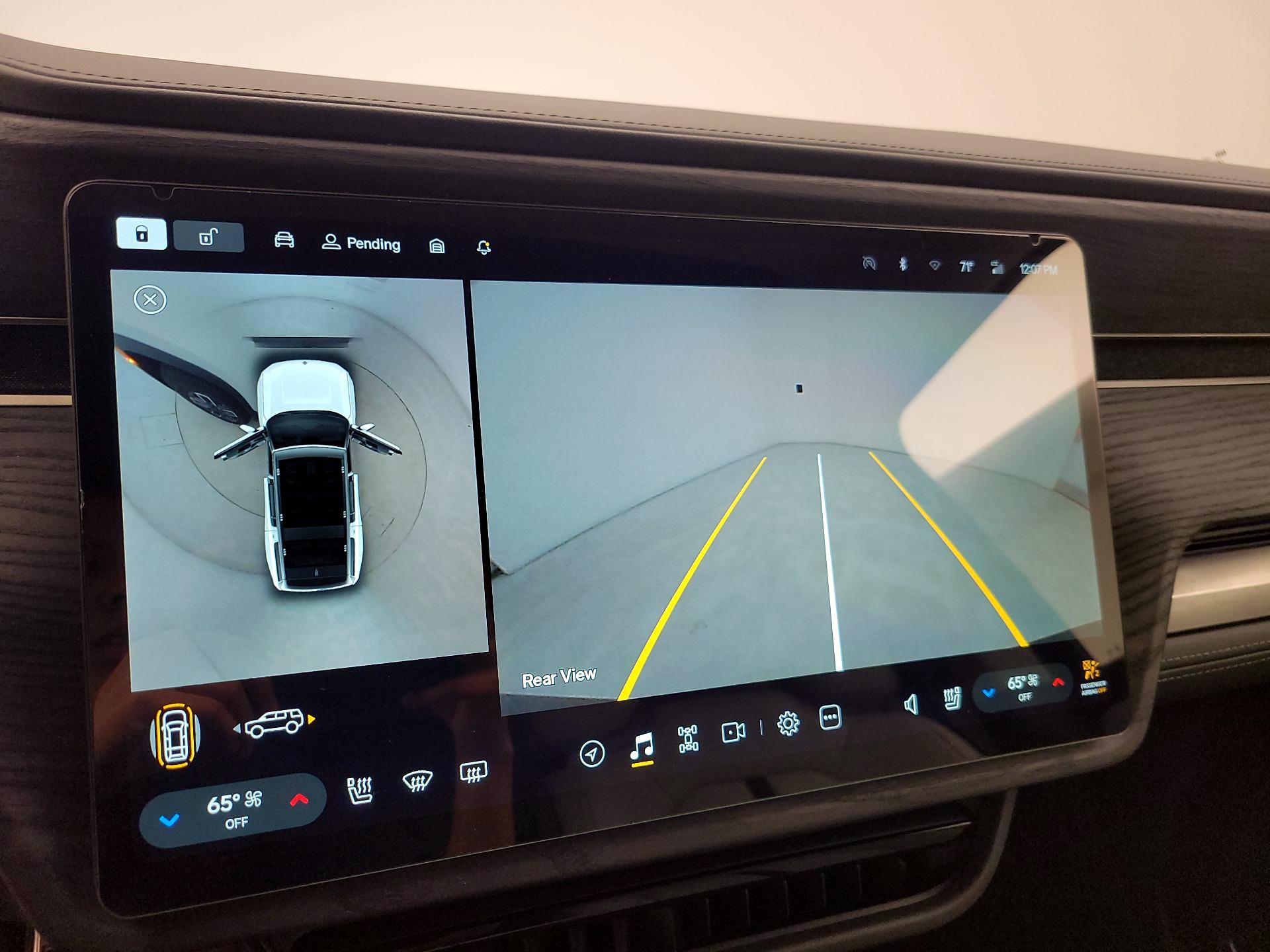 Thumbnail: 2023 Rivian R1S - 14