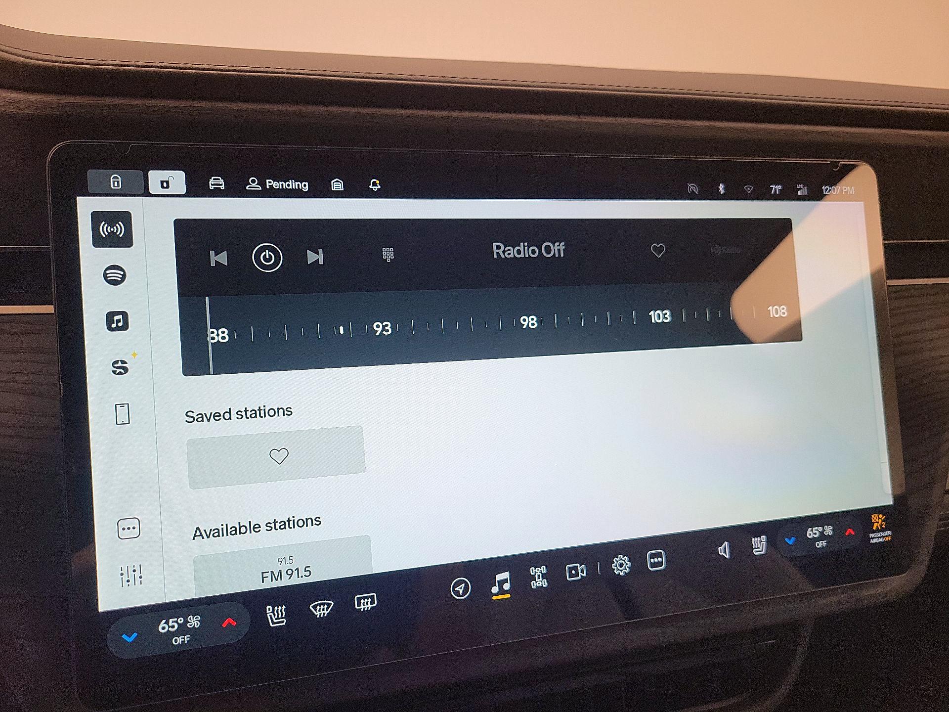 Thumbnail: 2023 Rivian R1S - 15