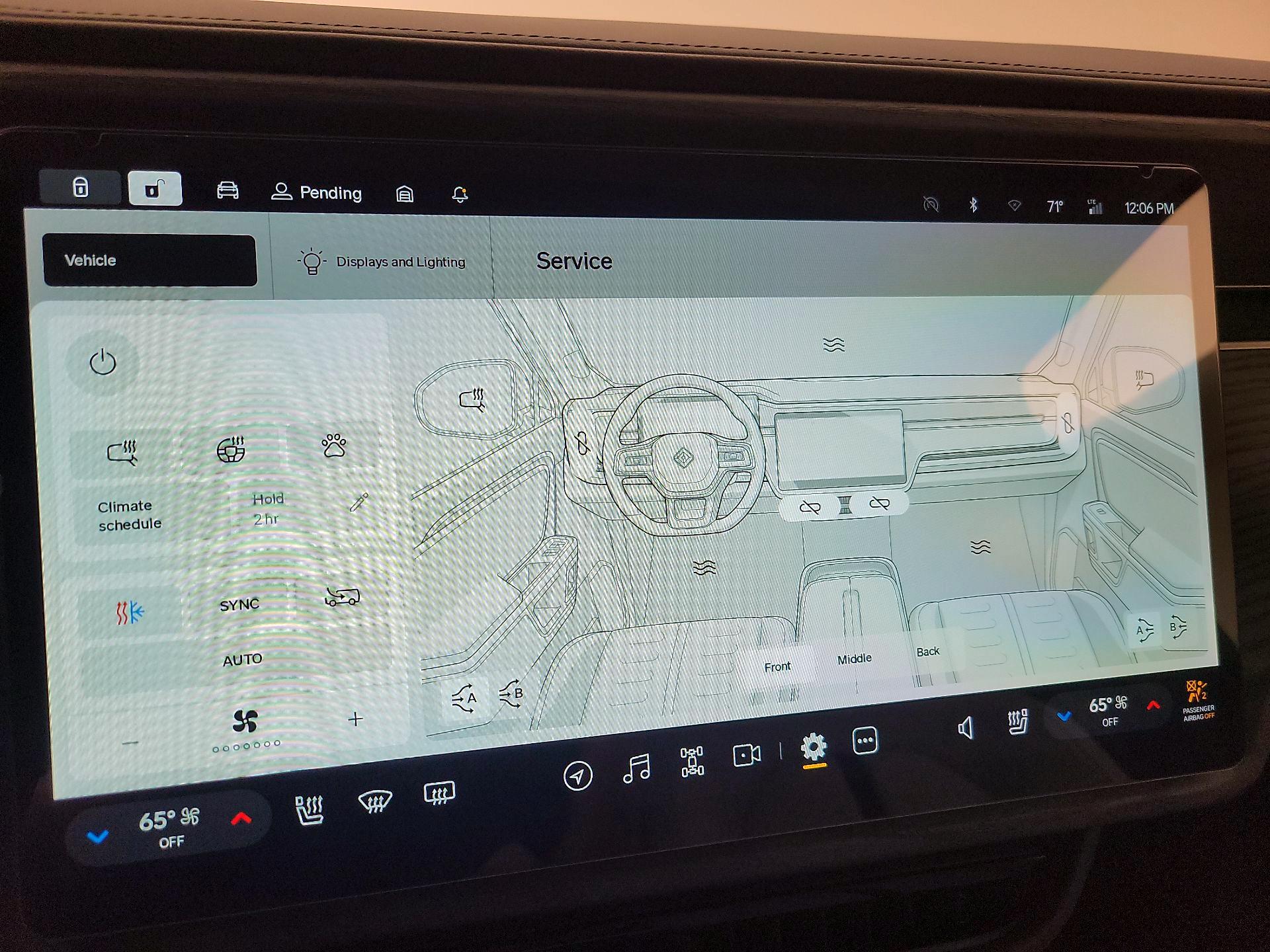 Thumbnail: 2023 Rivian R1S - 16