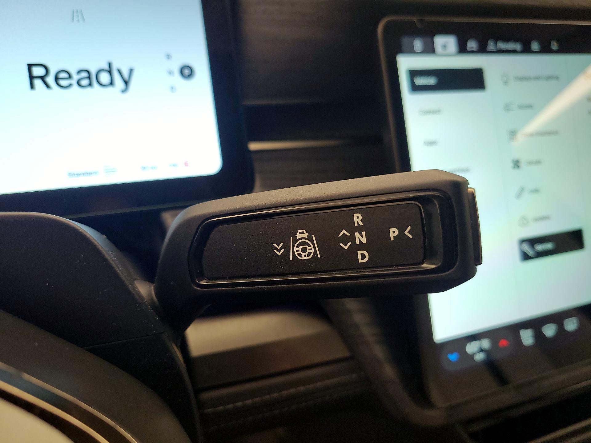 Thumbnail: 2023 Rivian R1S - 17