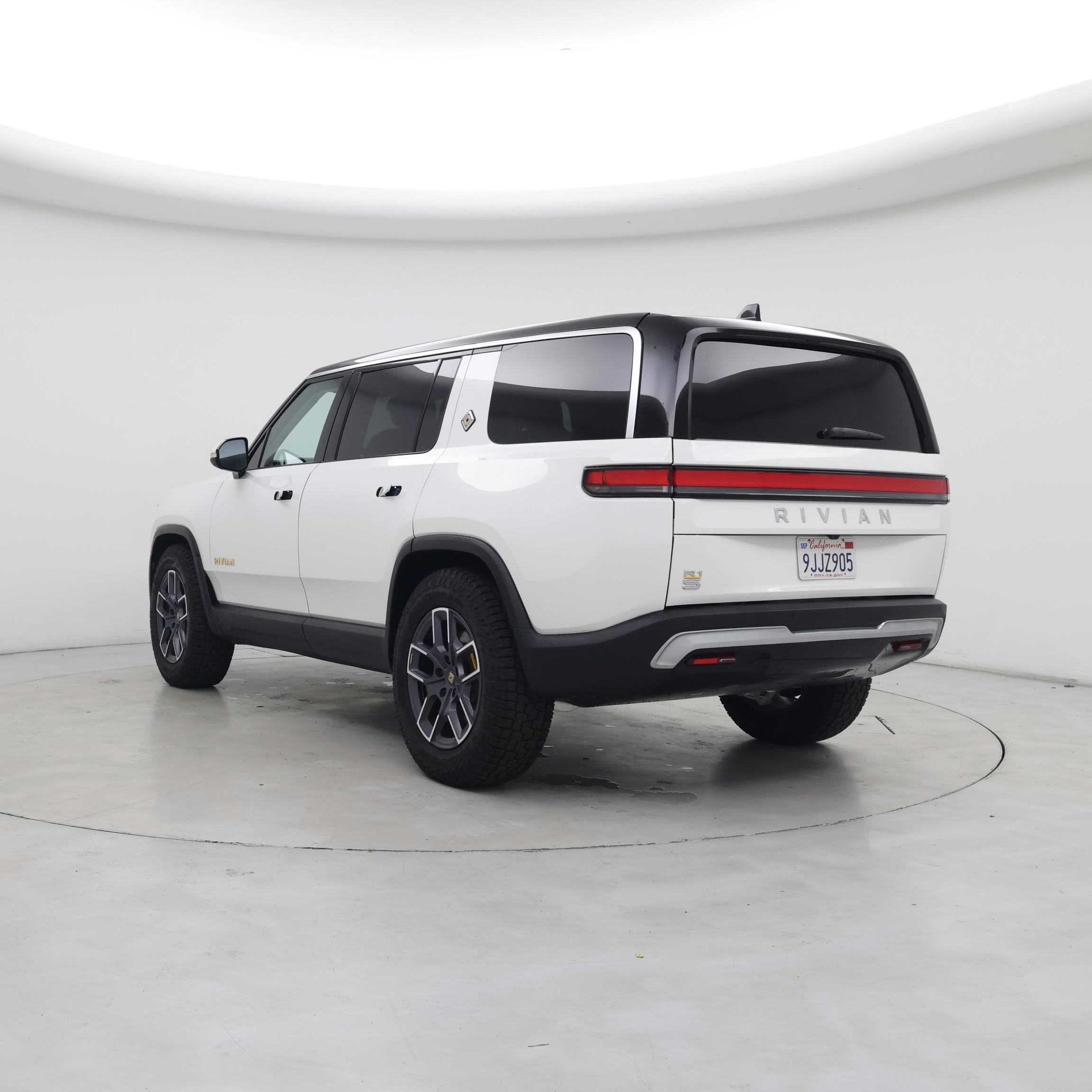 Thumbnail: 2023 Rivian R1S - 2