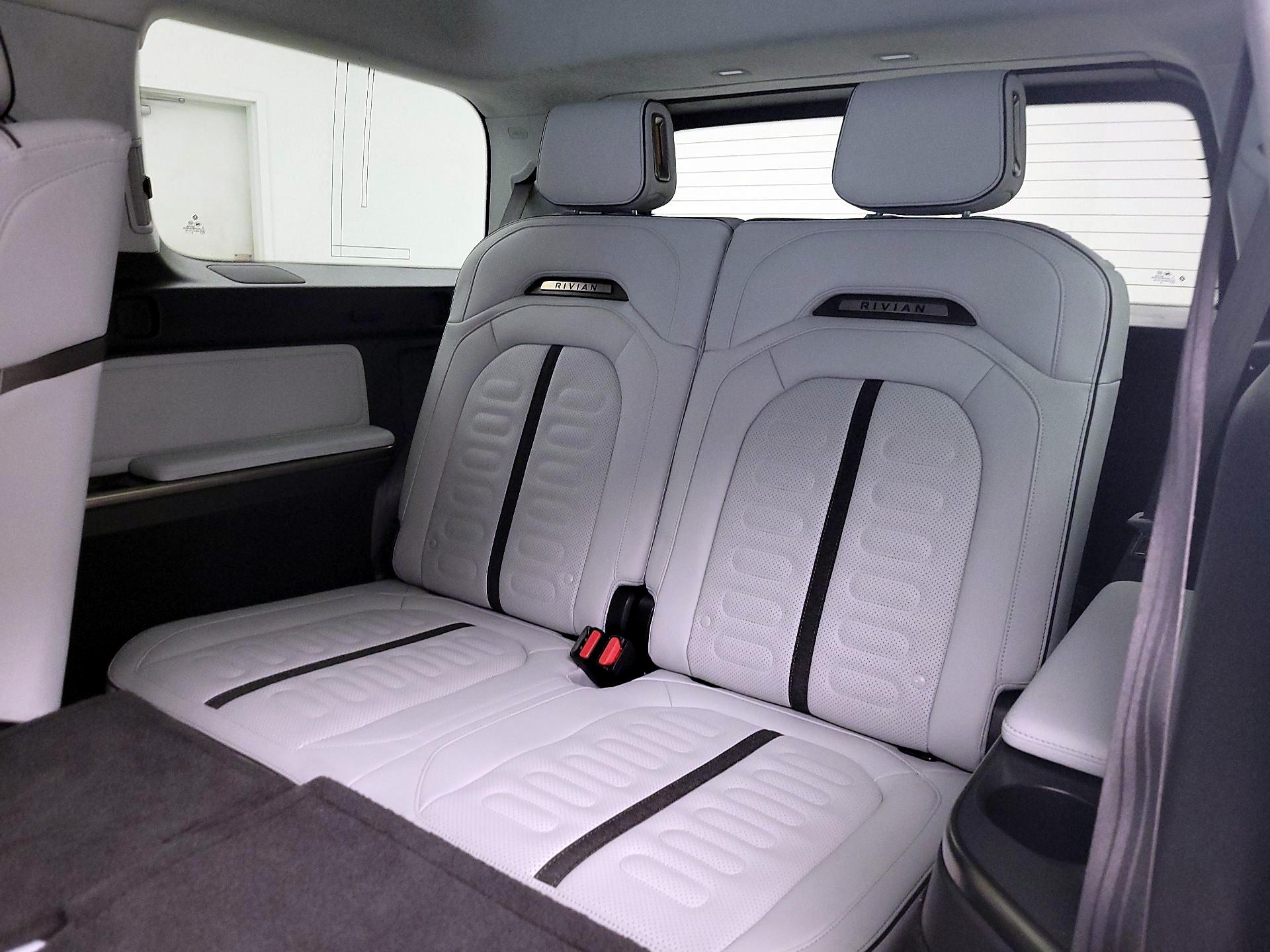 Thumbnail: 2023 Rivian R1S - 19