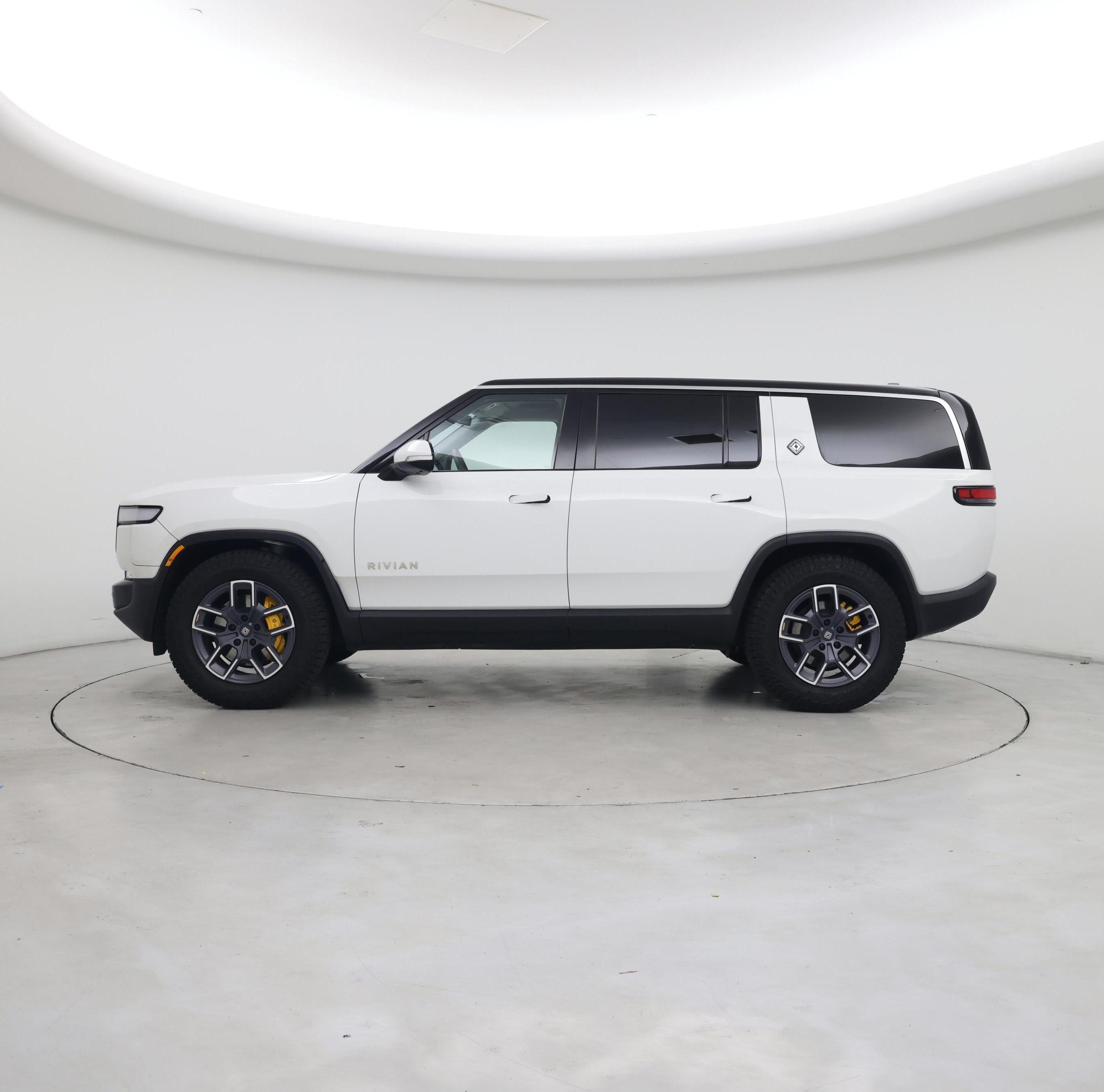 Thumbnail: 2023 Rivian R1S - 3