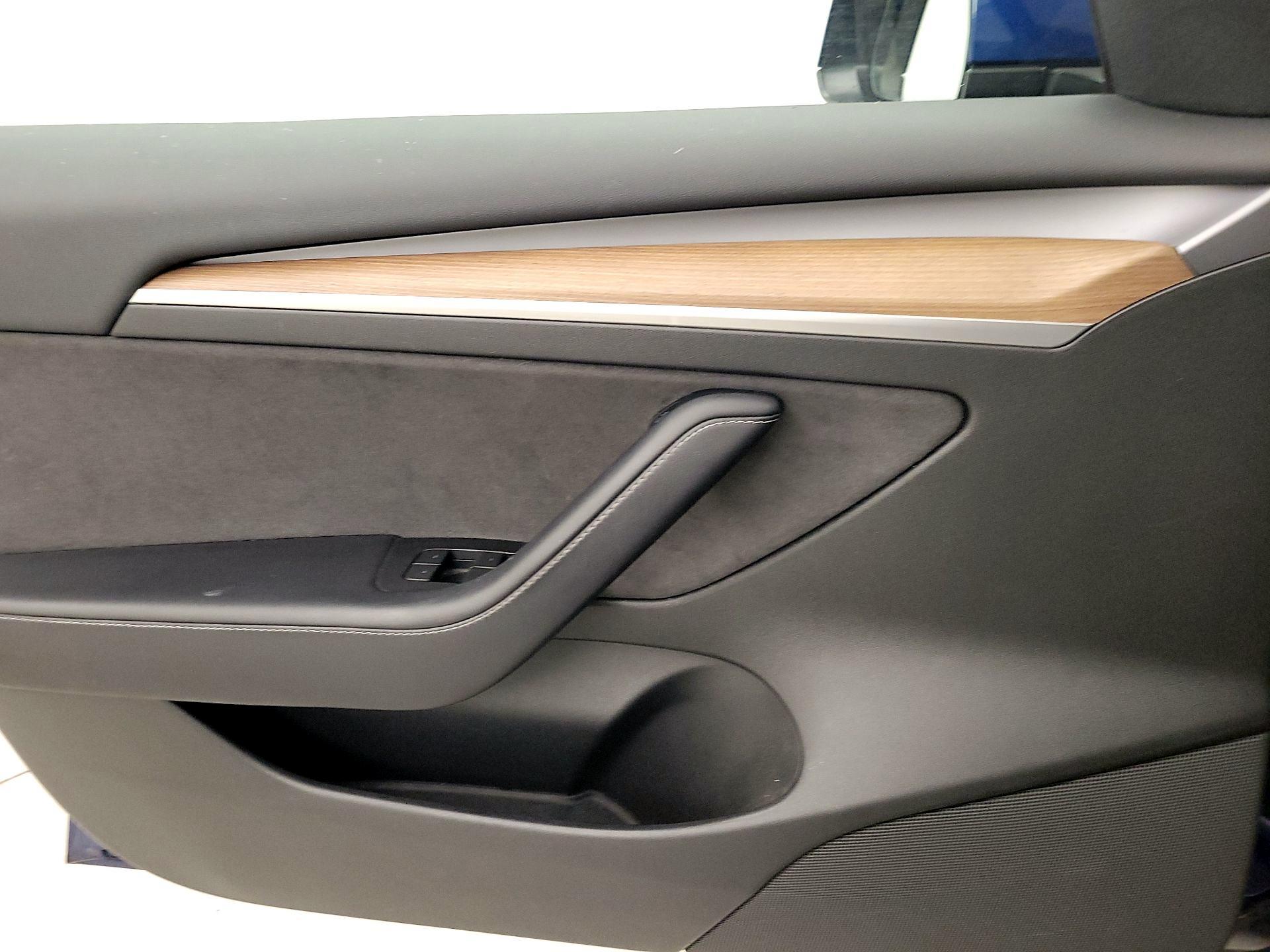 Thumbnail: 2022 Tesla Model 3 - 12