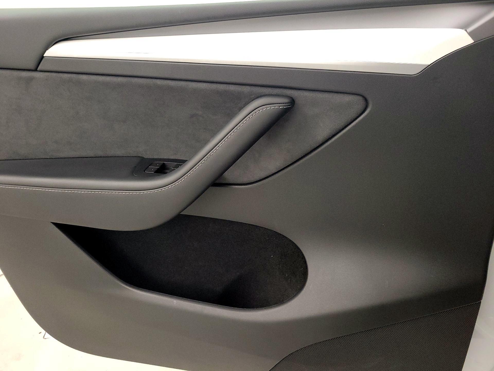 Thumbnail: 2023 Tesla Model Y - 12