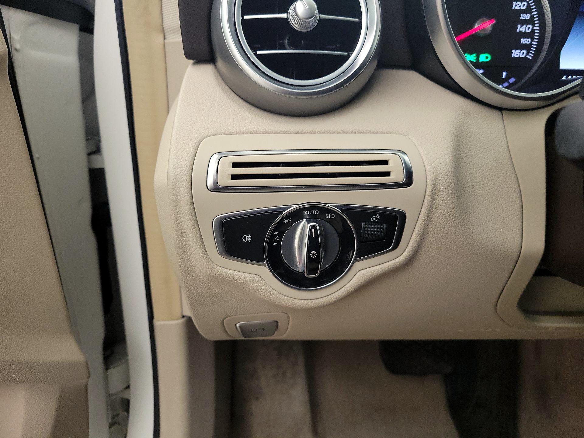 Thumbnail: 2015 Mercedes-Benz C-Class - 13