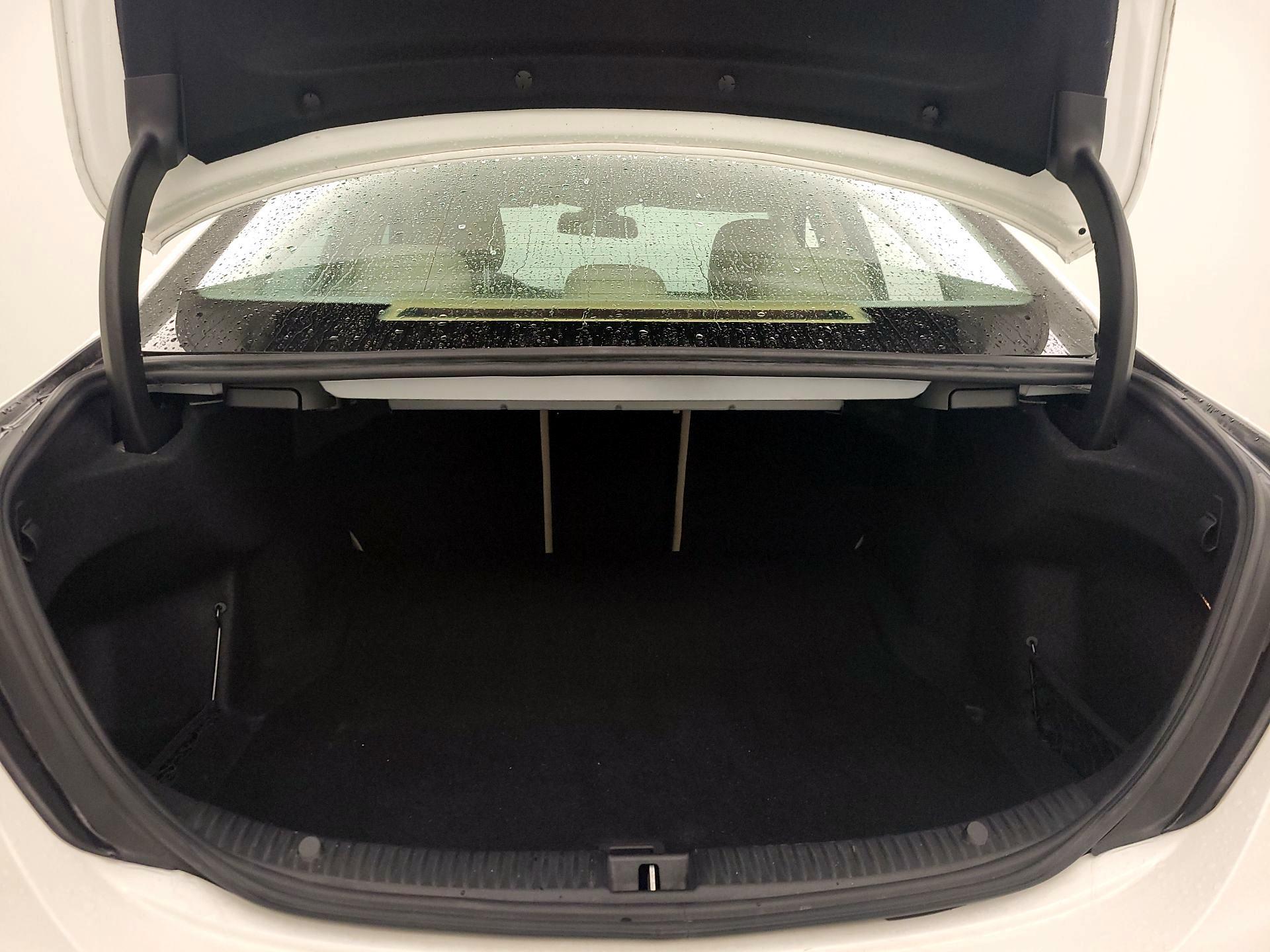 Thumbnail: 2015 Mercedes-Benz C-Class - 20