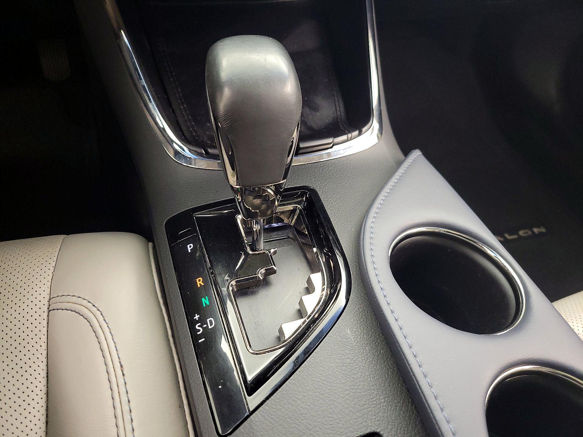 Thumbnail: 2014 Toyota Avalon - 18