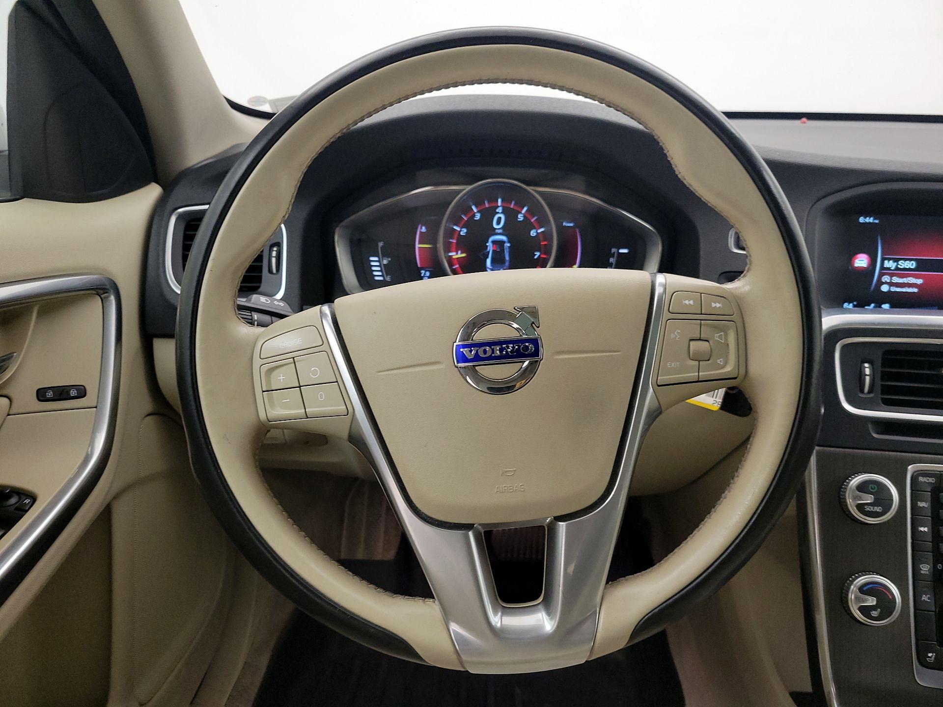 Thumbnail: 2016 Volvo S60 - 10