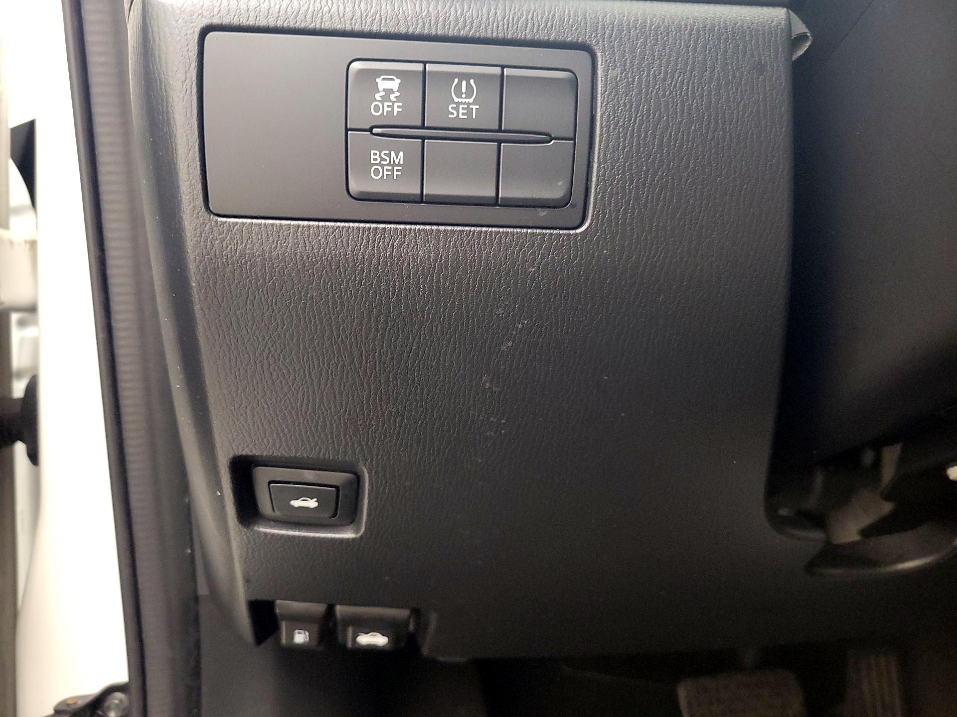 Thumbnail: 2015 Mazda Mazda3 - 13