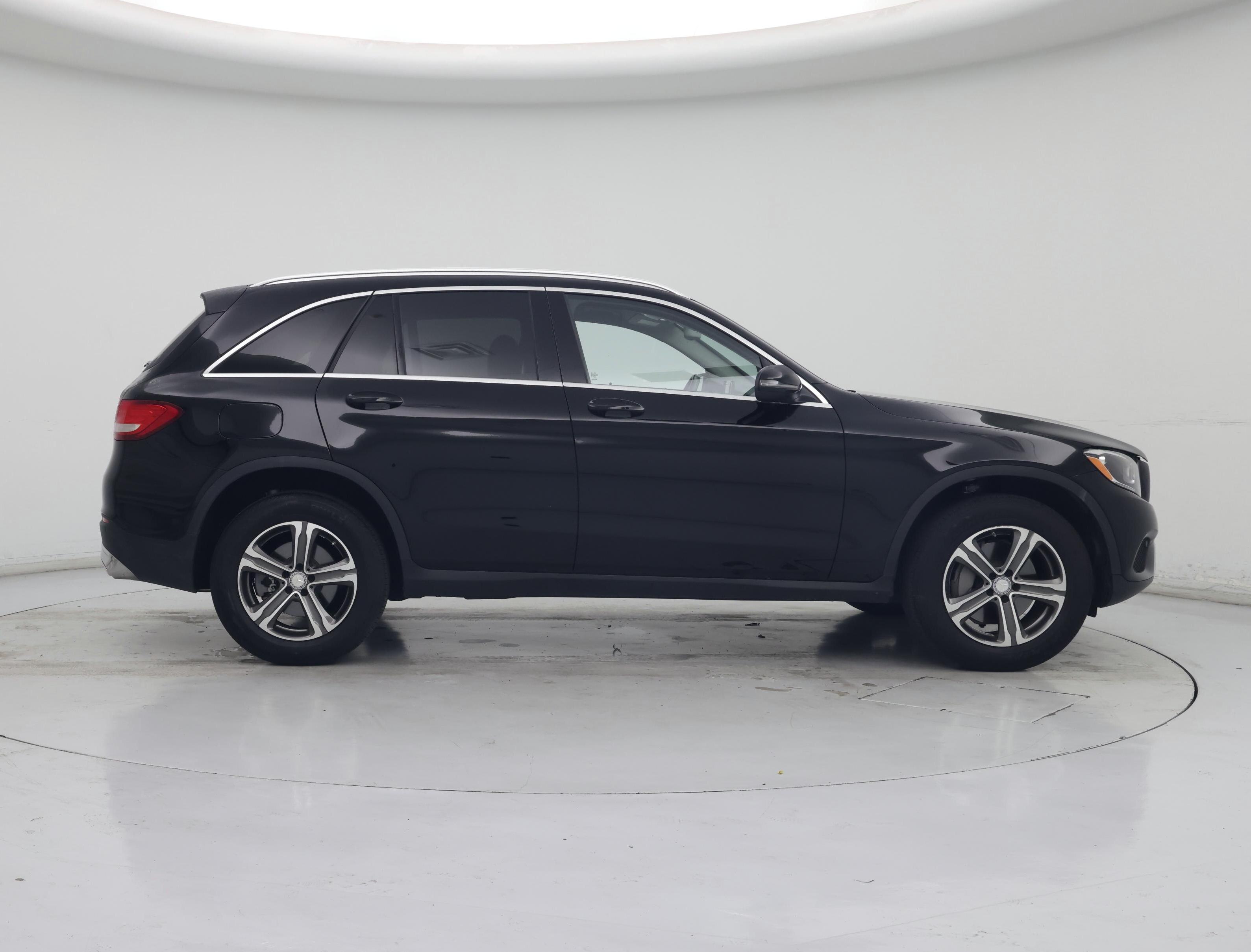 Thumbnail: 2016 Mercedes-Benz GLC - 7