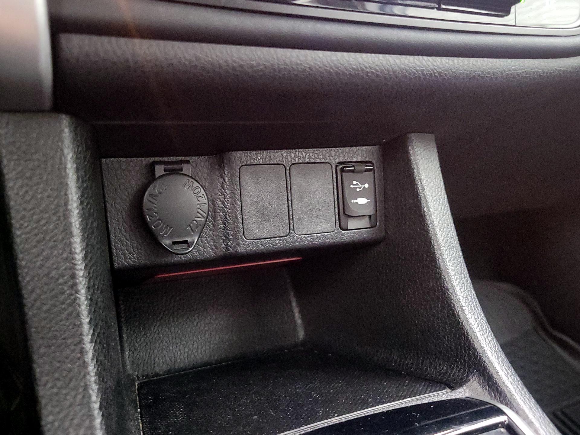 Thumbnail: 2018 Toyota Corolla - 18