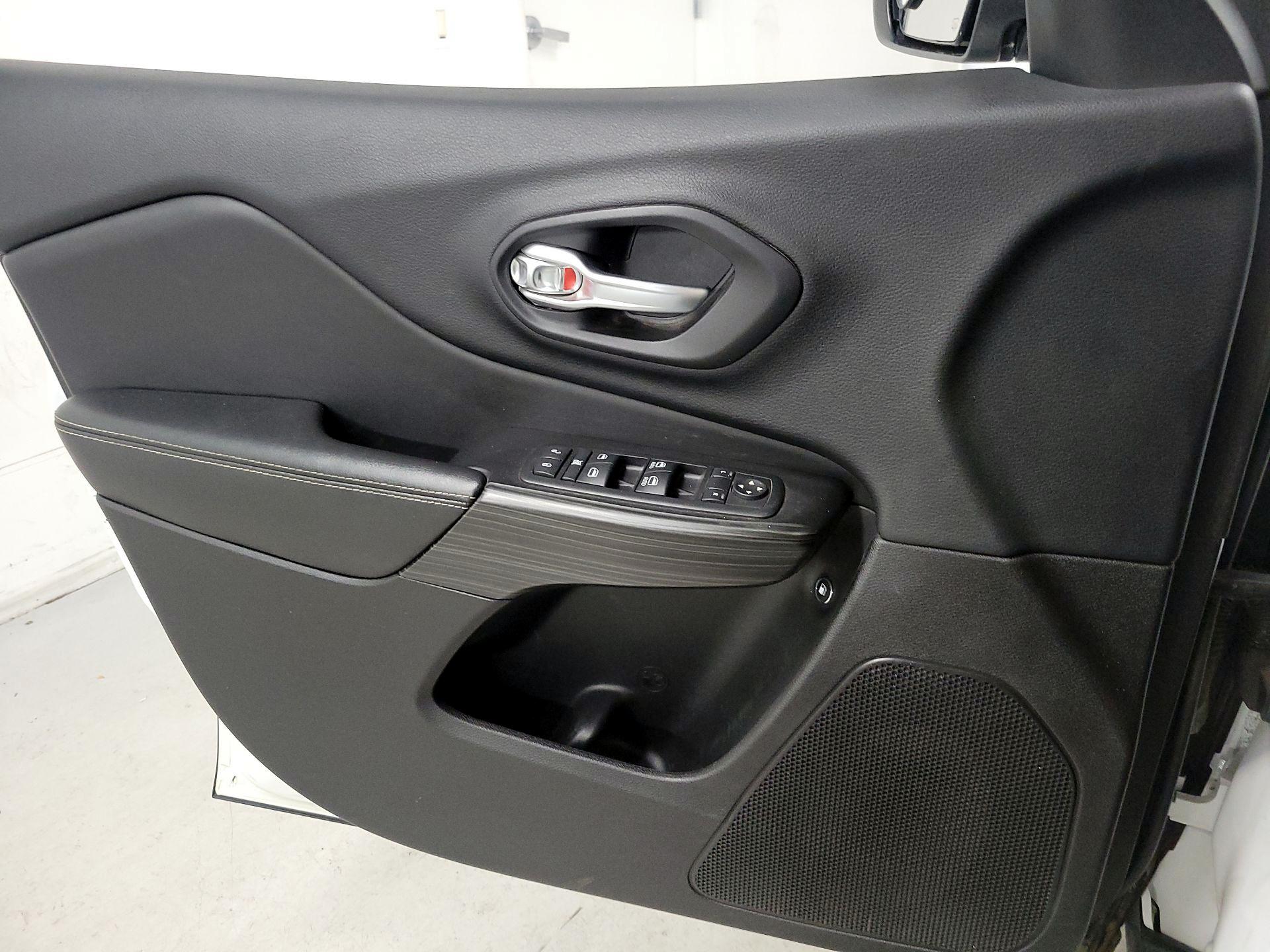 Thumbnail: 2014 Jeep Cherokee - 12