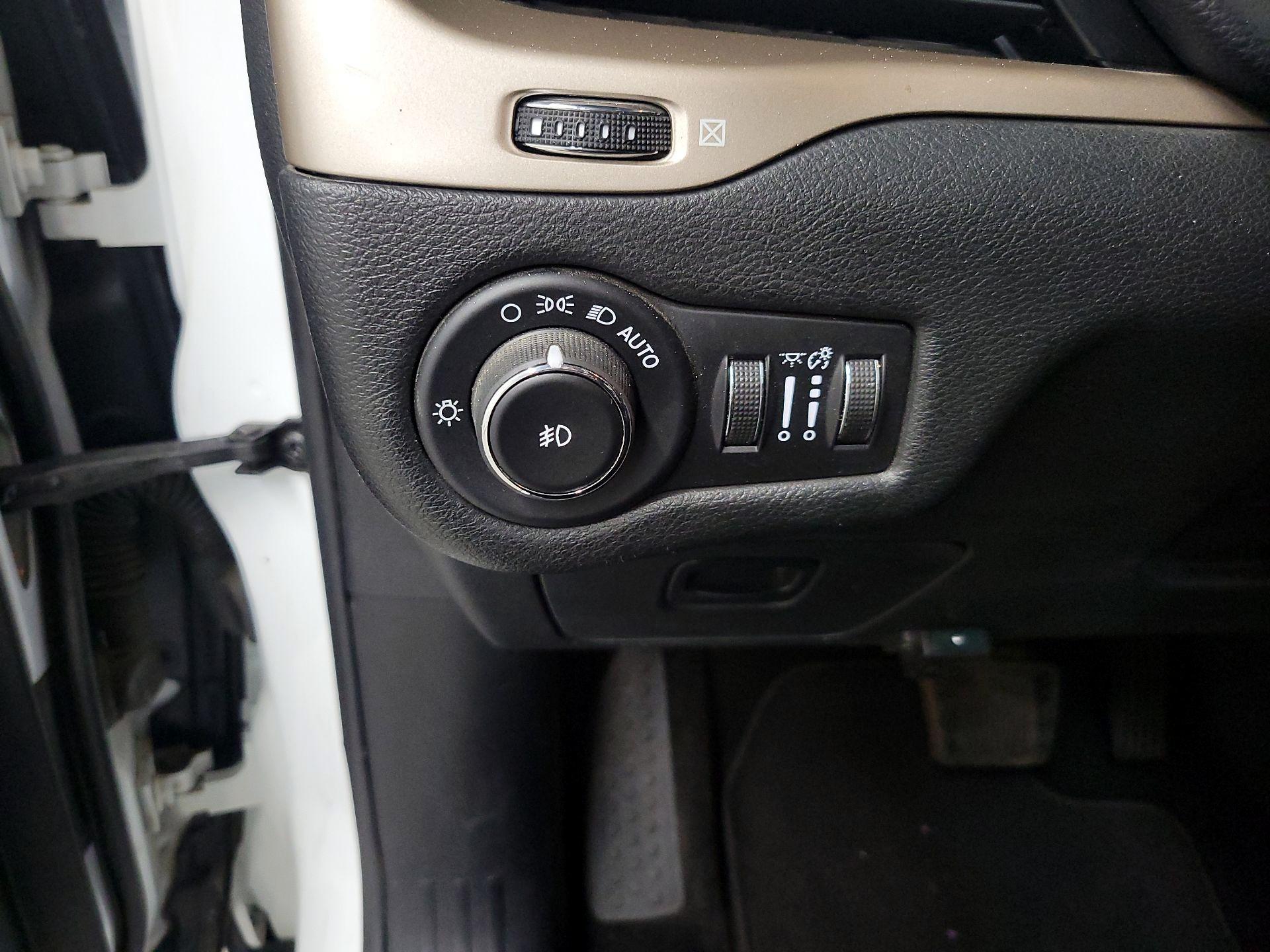 Thumbnail: 2014 Jeep Cherokee - 13