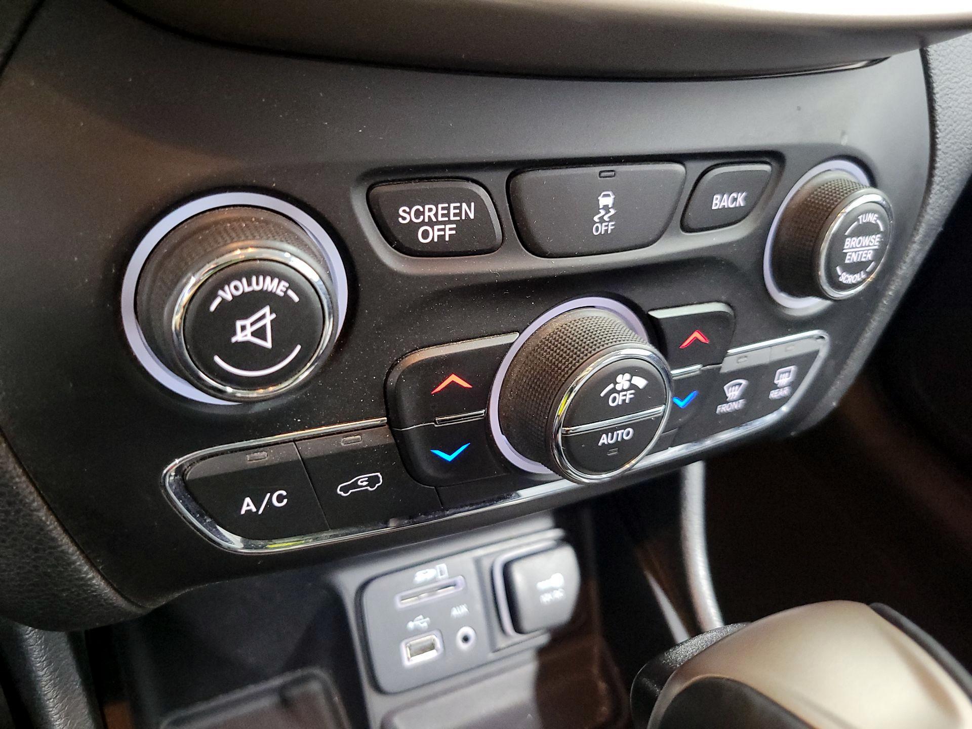 Thumbnail: 2014 Jeep Cherokee - 15