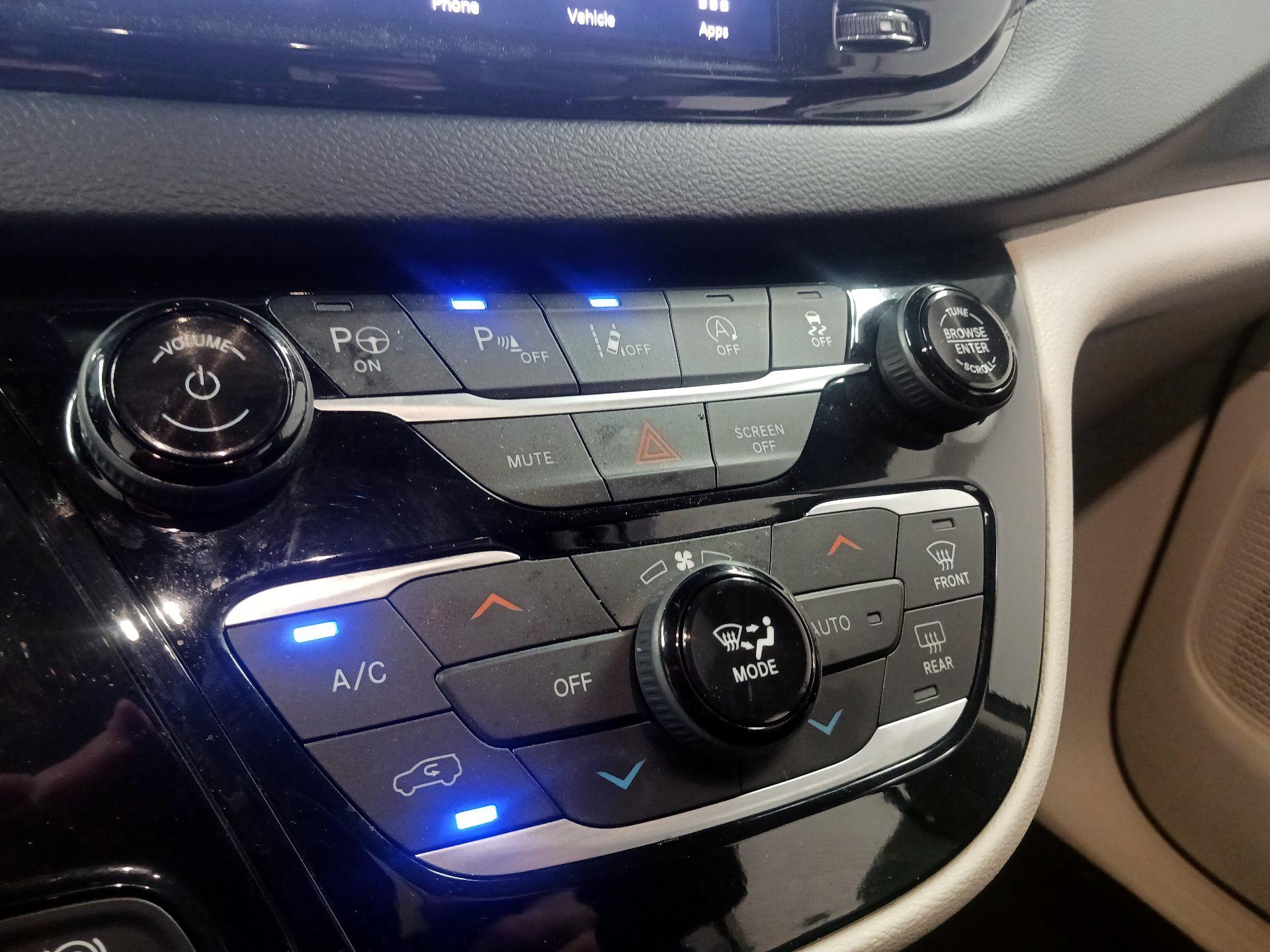 Thumbnail: 2022 Chrysler Pacifica - 12