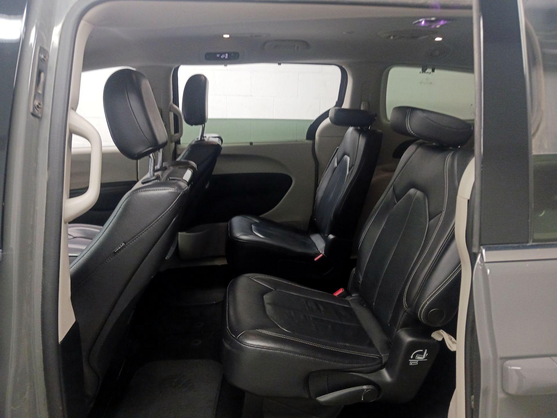 Thumbnail: 2022 Chrysler Pacifica - 14