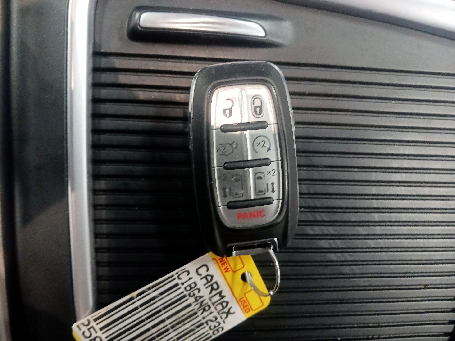 Thumbnail: 2022 Chrysler Pacifica - 17