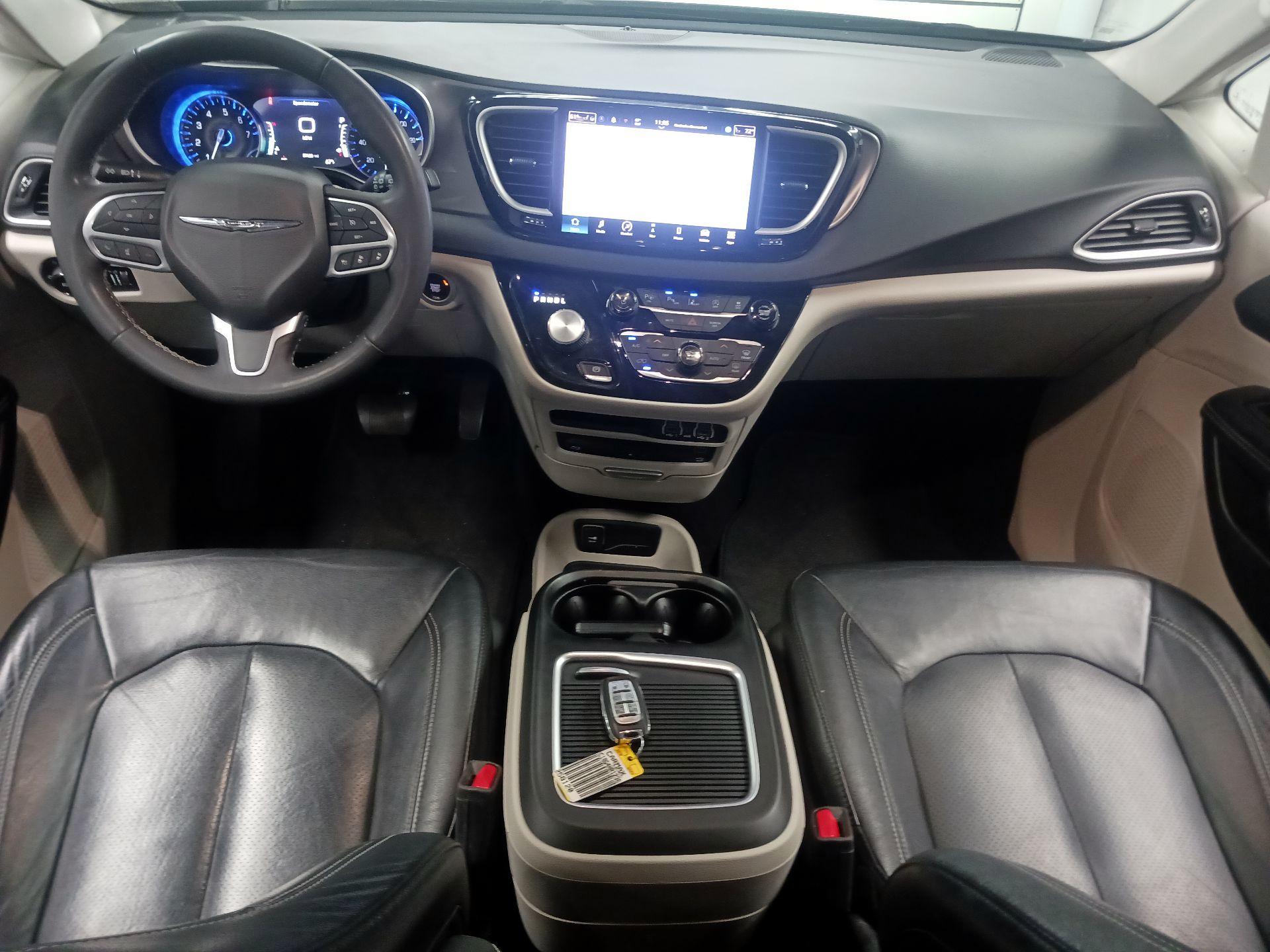 Thumbnail: 2022 Chrysler Pacifica - 8