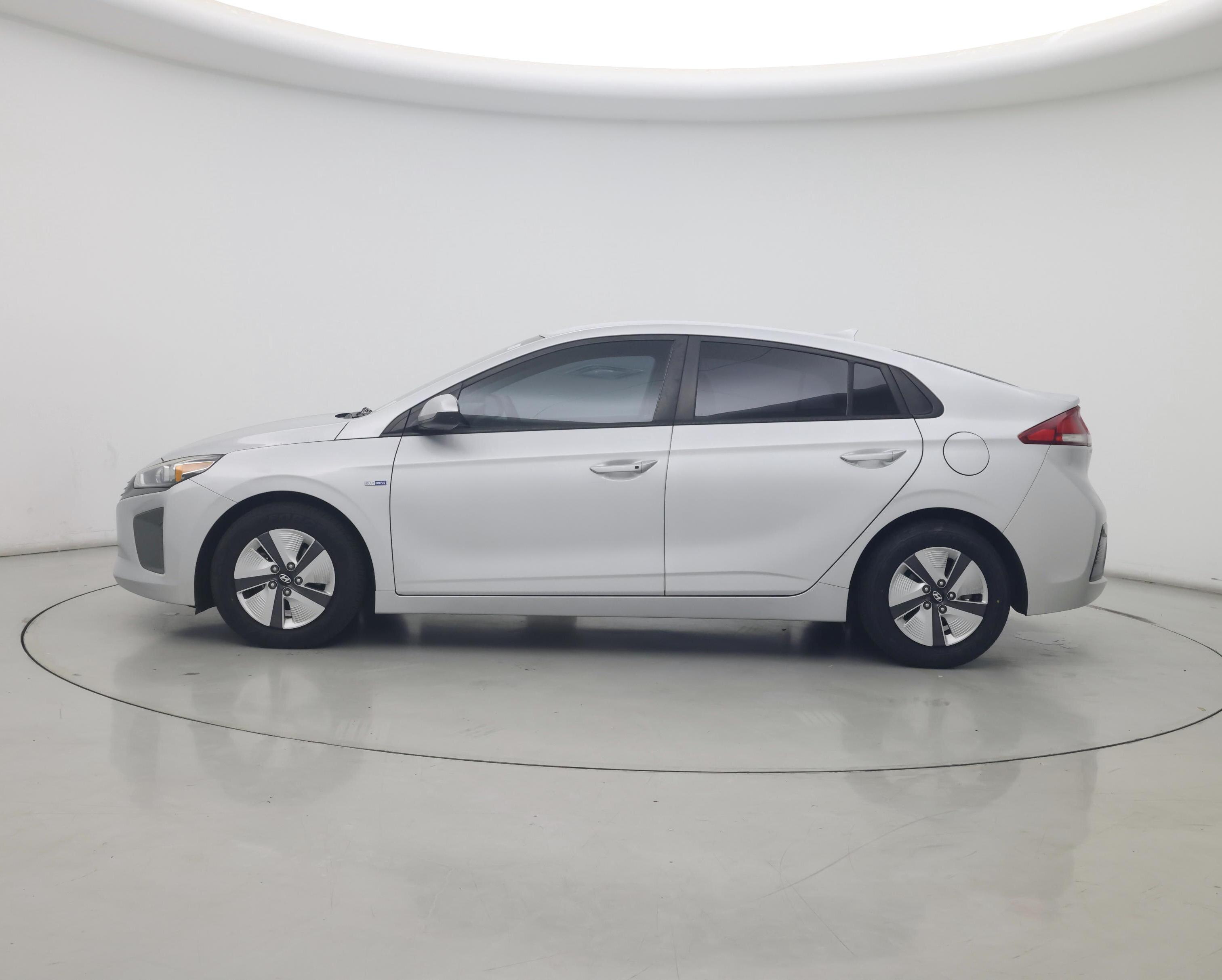 Thumbnail: 2019 Hyundai Ioniq - 3