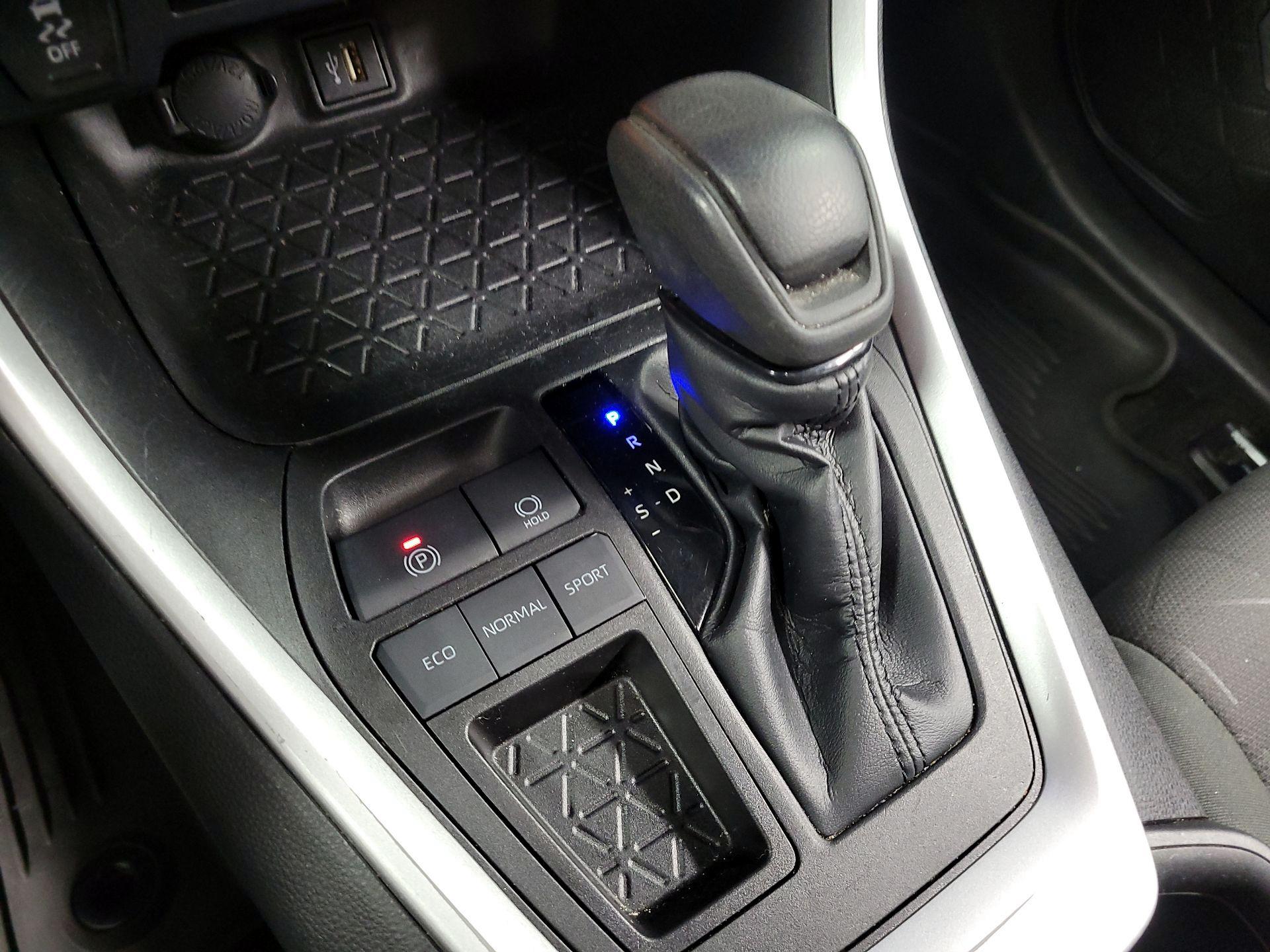 Thumbnail: 2023 Toyota RAV4 - 14