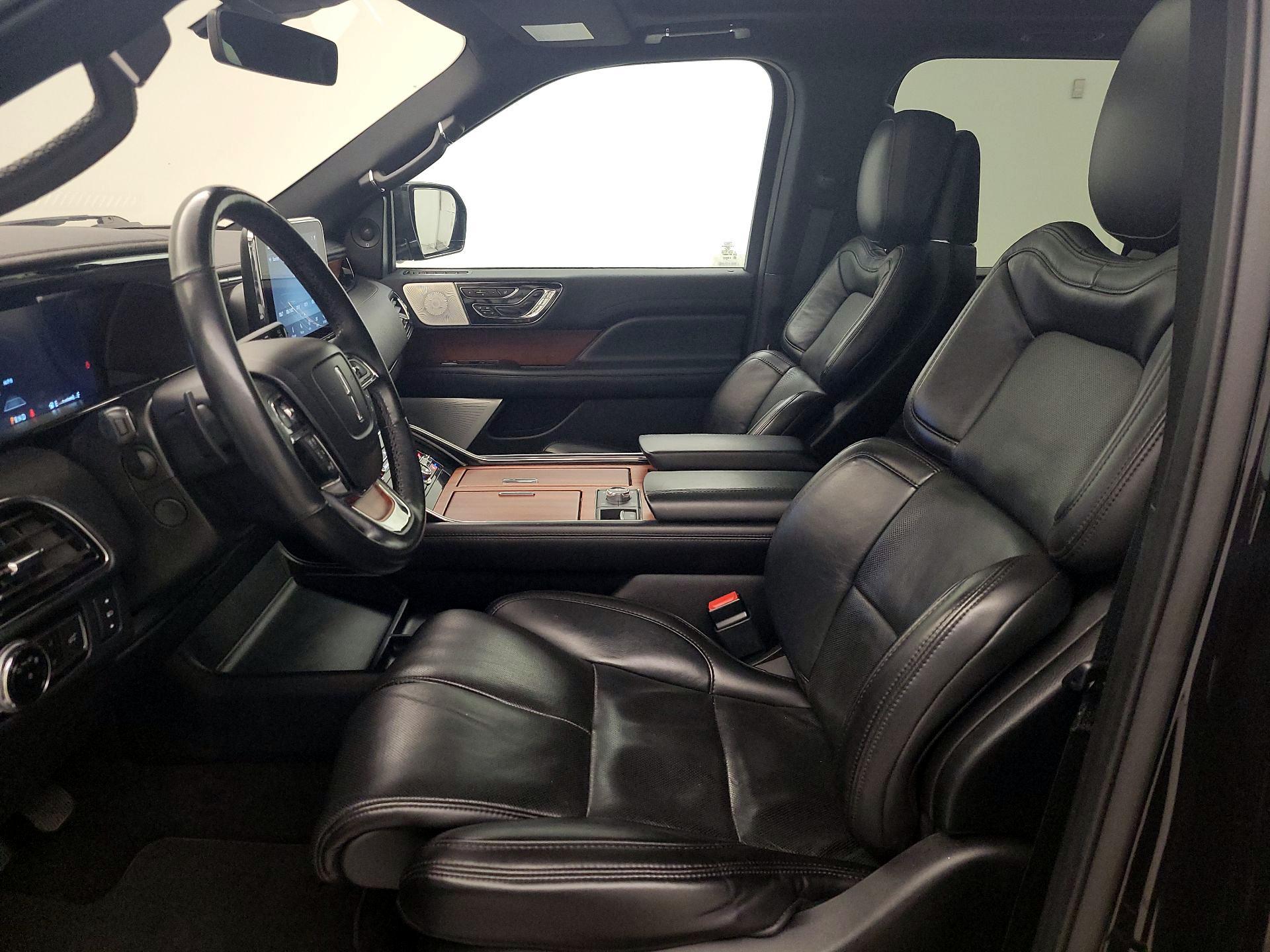 Thumbnail: 2020 Lincoln Navigator L - 11