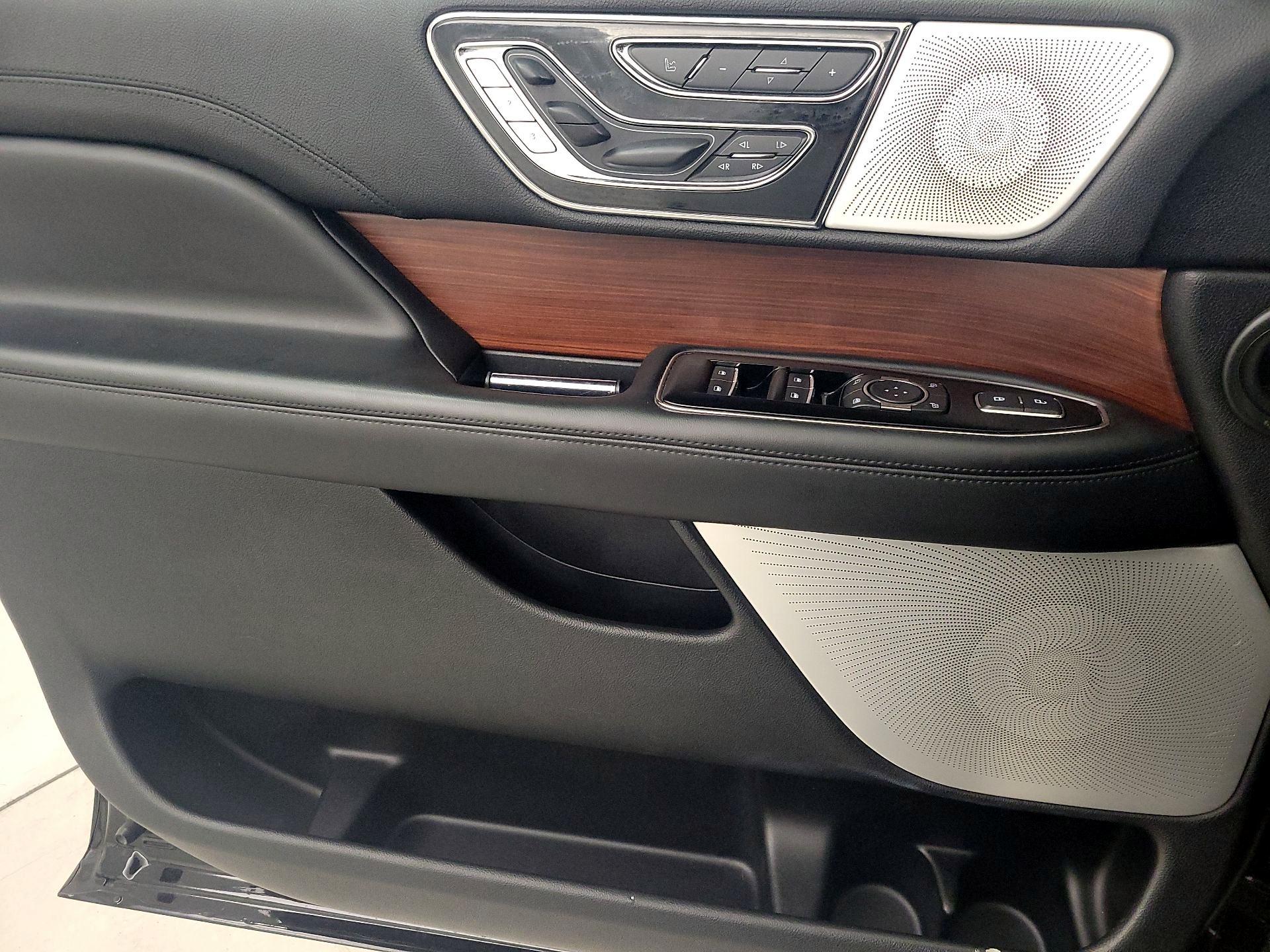 Thumbnail: 2020 Lincoln Navigator L - 12