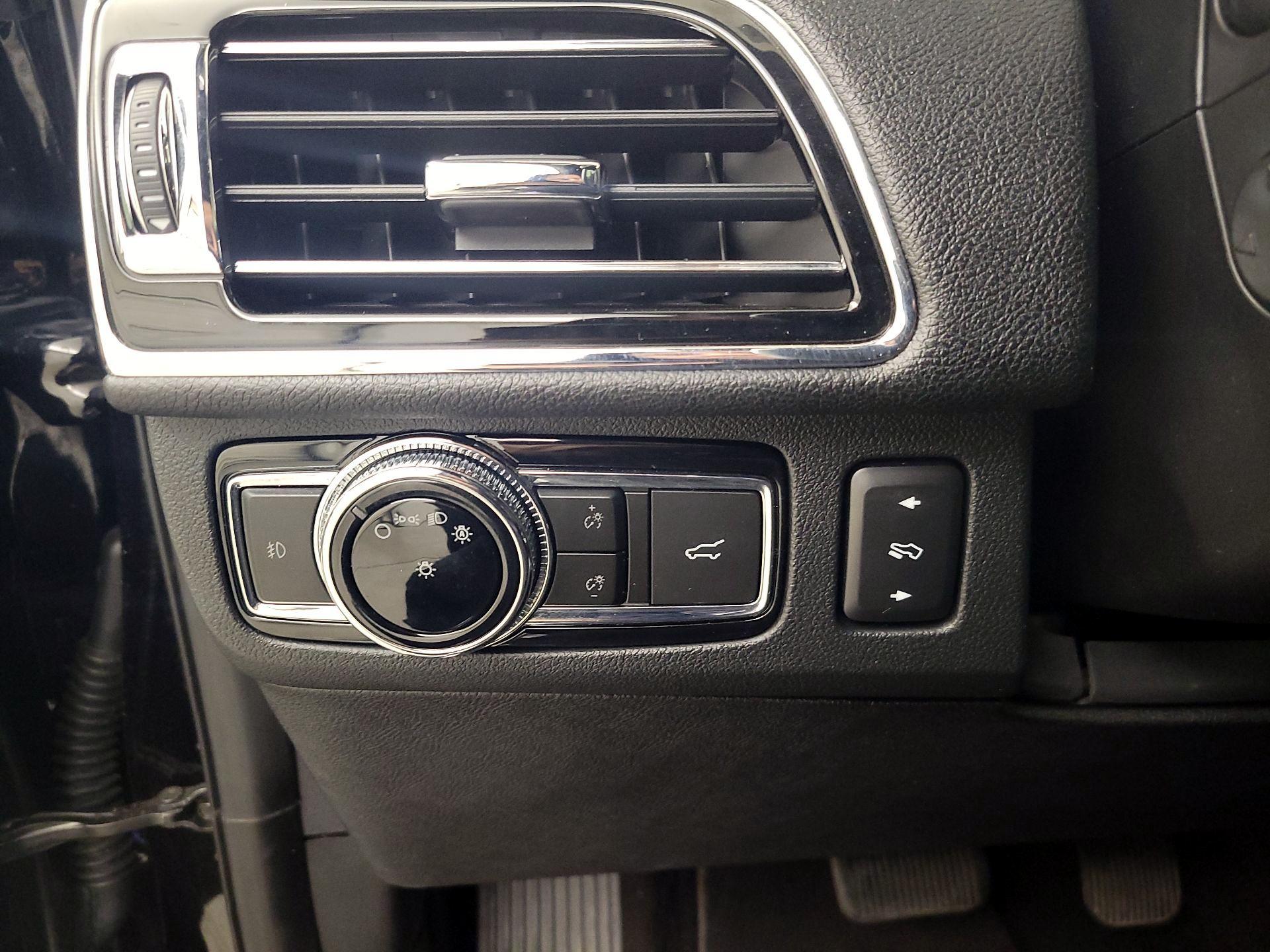 Thumbnail: 2020 Lincoln Navigator L - 13