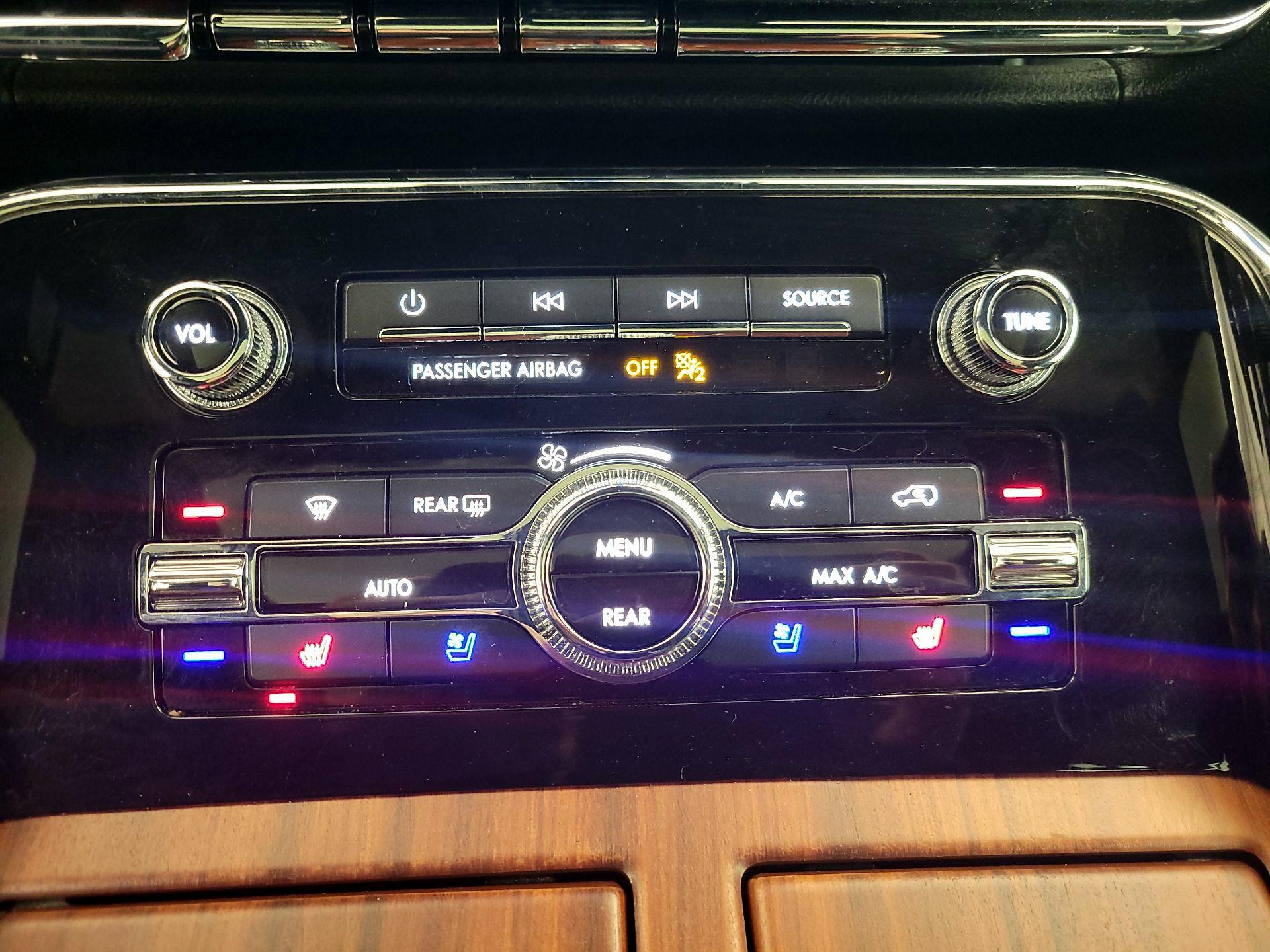 Thumbnail: 2020 Lincoln Navigator L - 17