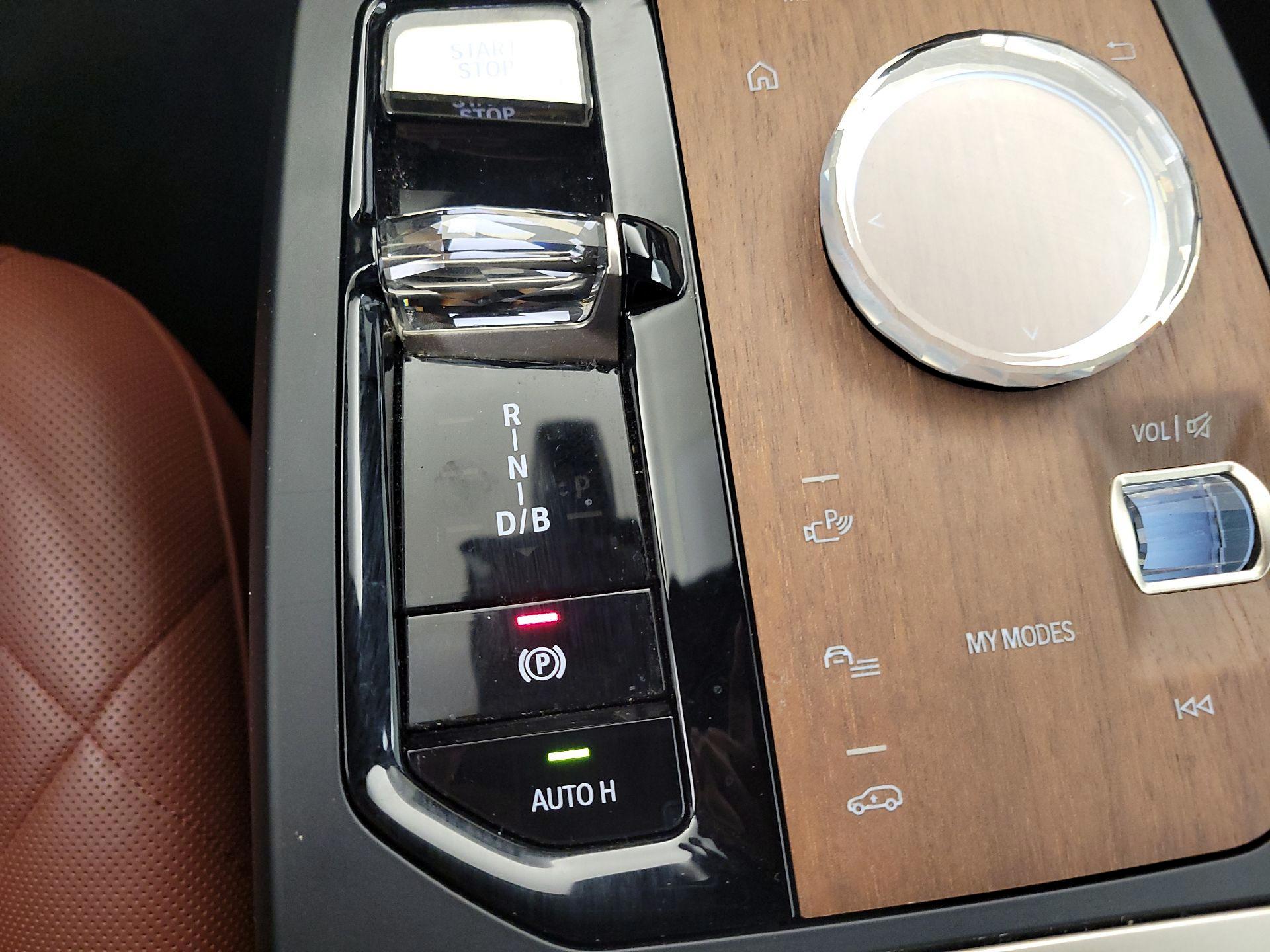 Thumbnail: 2023 BMW iX - 18