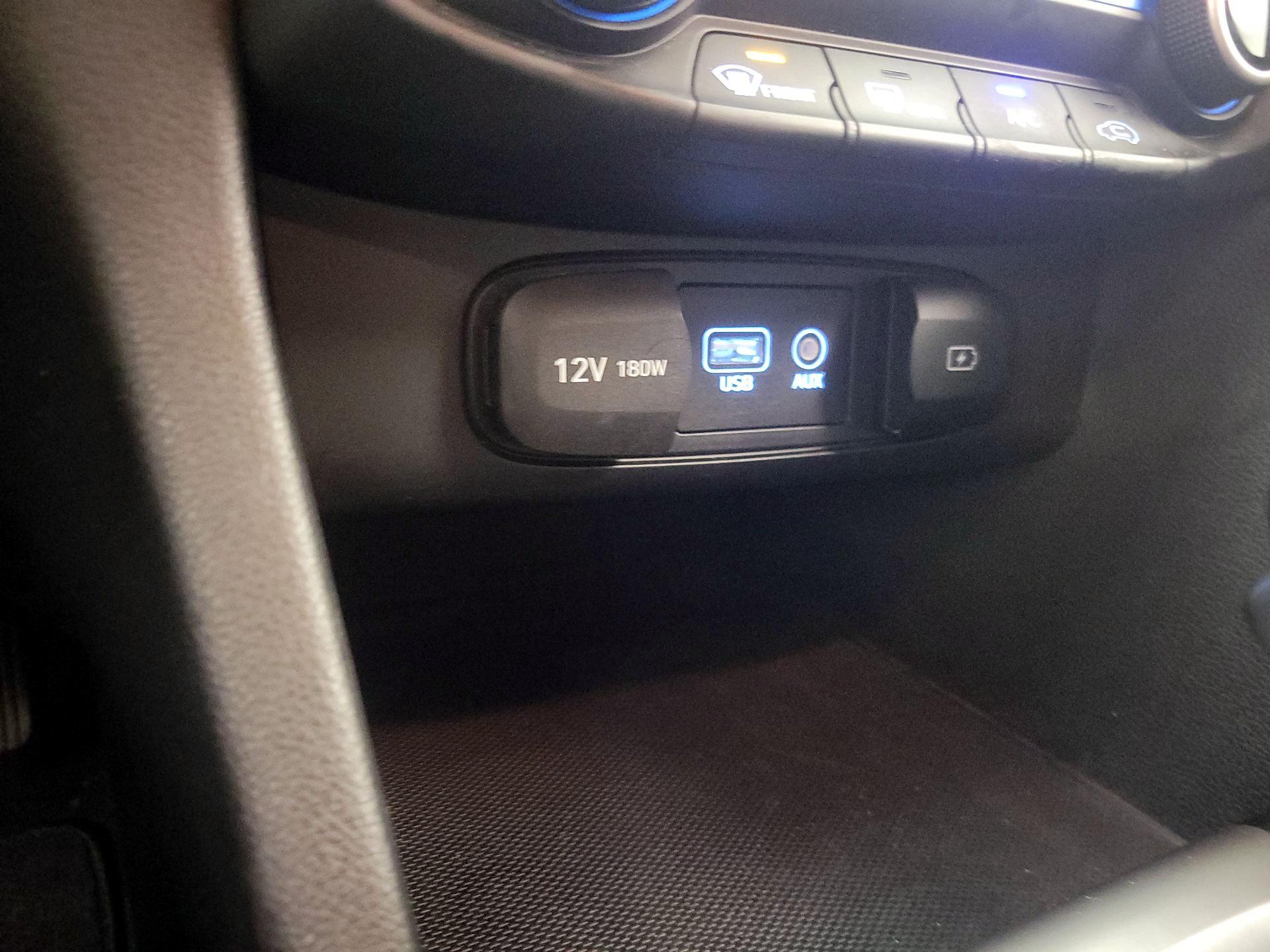 Thumbnail: 2020 Hyundai Veloster - 18