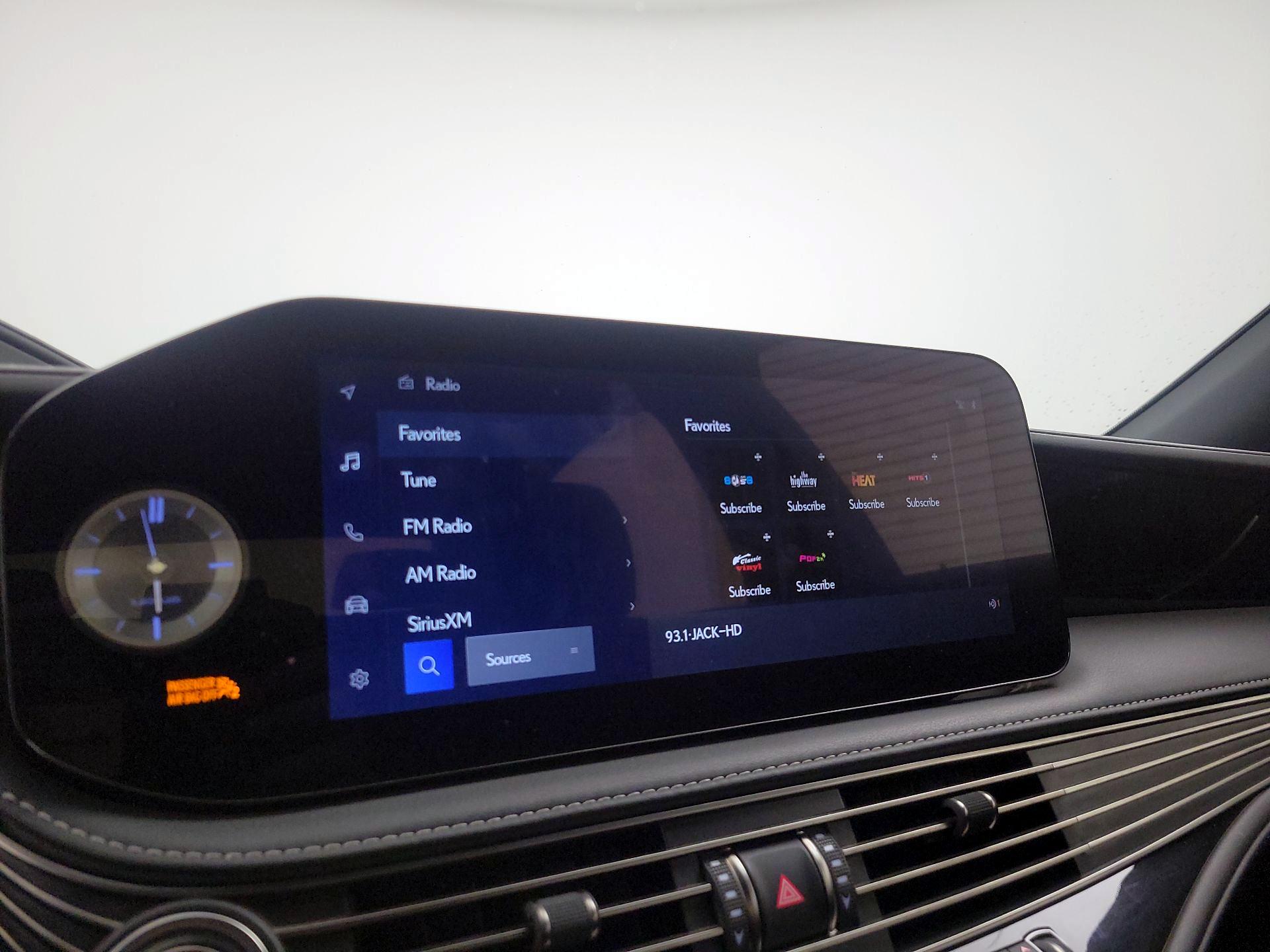 Thumbnail: 2023 Lexus LS - 16