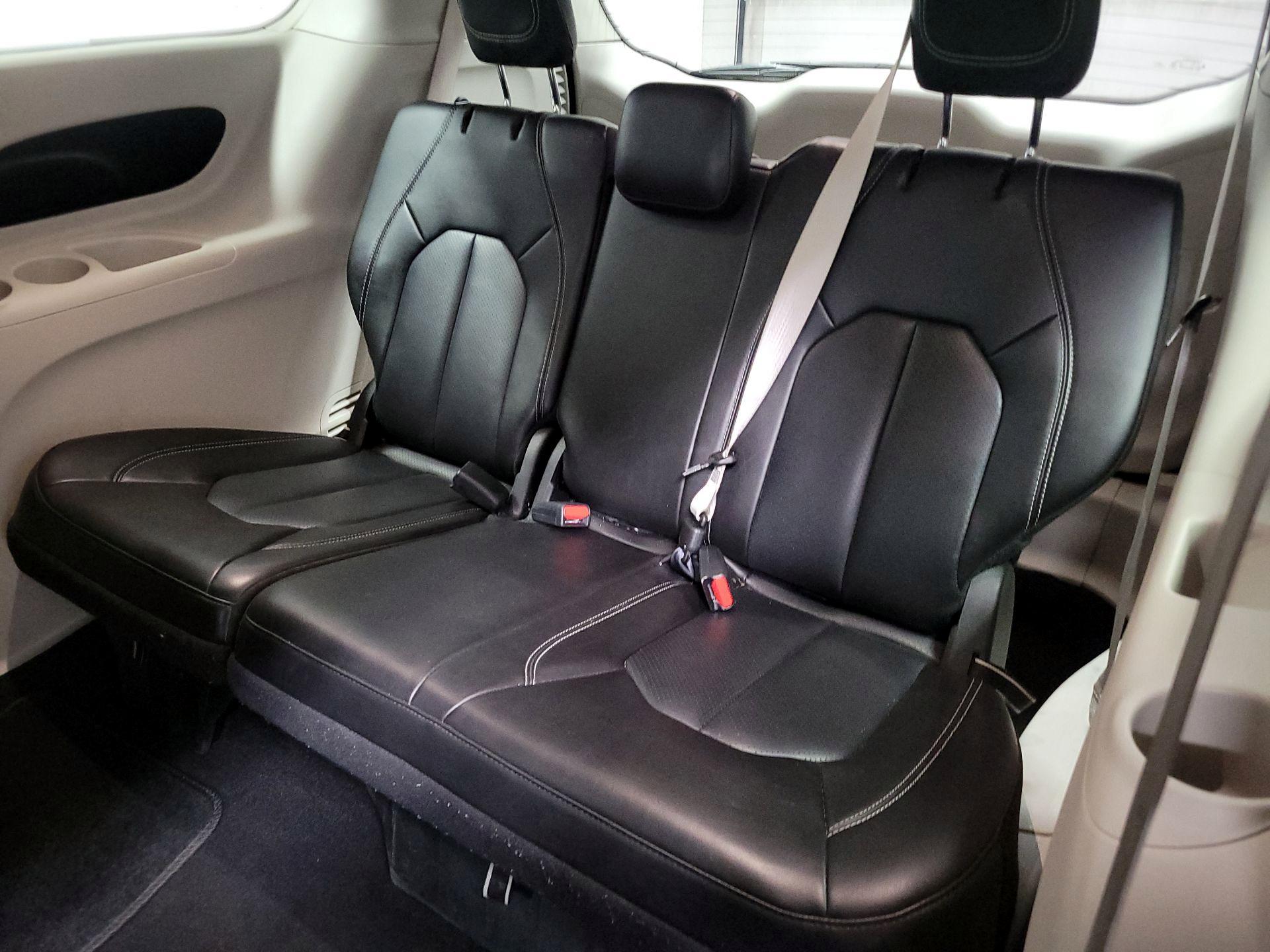 Thumbnail: 2023 Chrysler Pacifica - 20