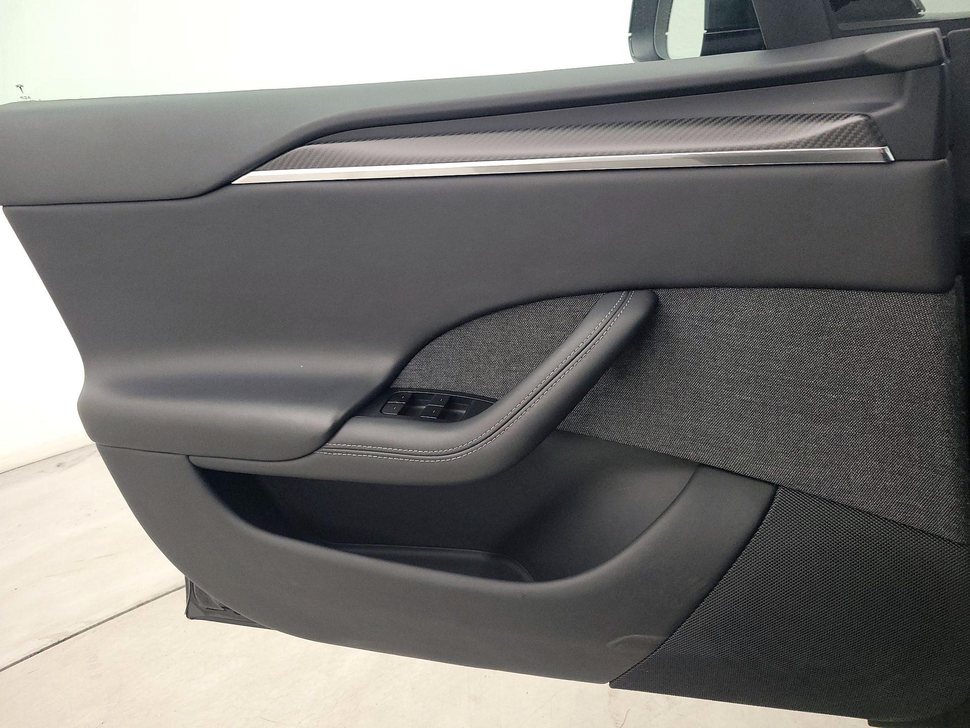 Thumbnail: 2023 Tesla Model S - 12