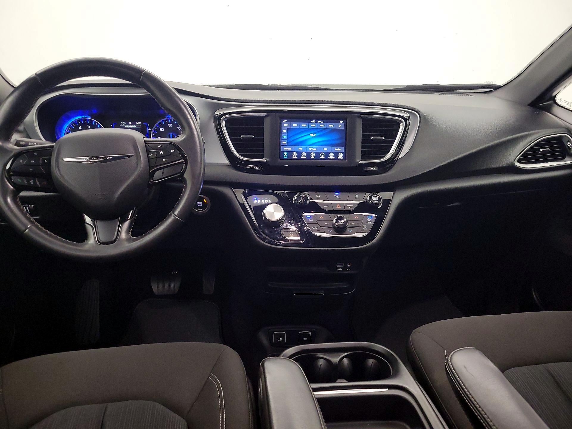 Thumbnail: 2020 Chrysler Pacifica - 9