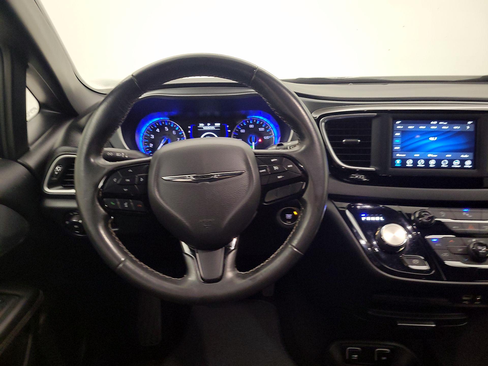 Thumbnail: 2020 Chrysler Pacifica - 10