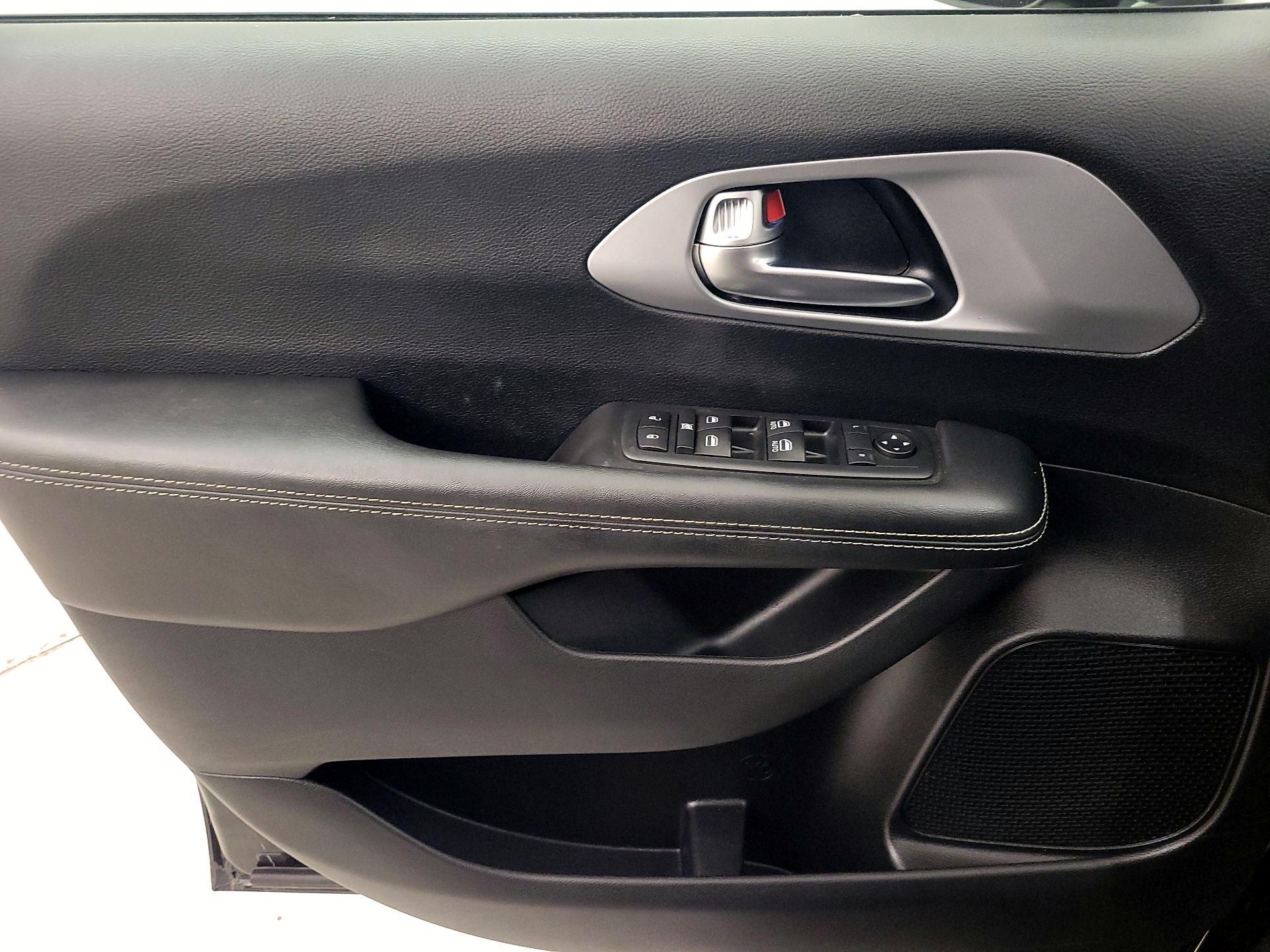 Thumbnail: 2020 Chrysler Pacifica - 12