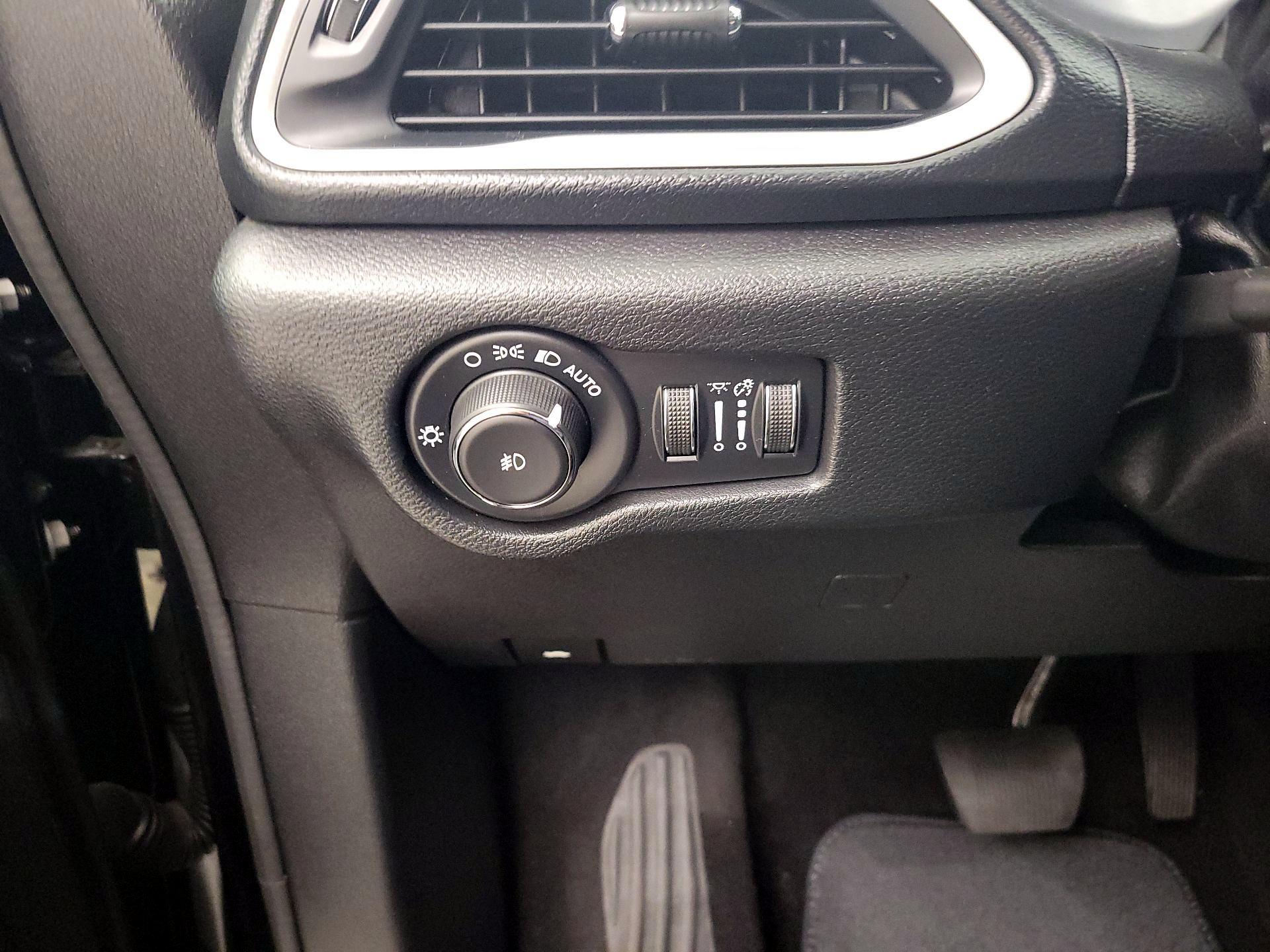 Thumbnail: 2020 Chrysler Pacifica - 13