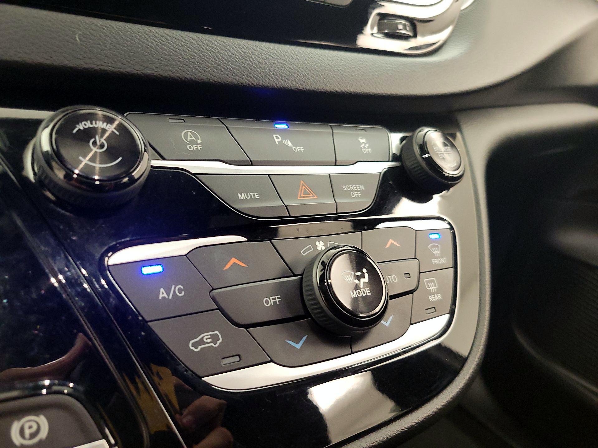 Thumbnail: 2020 Chrysler Pacifica - 16