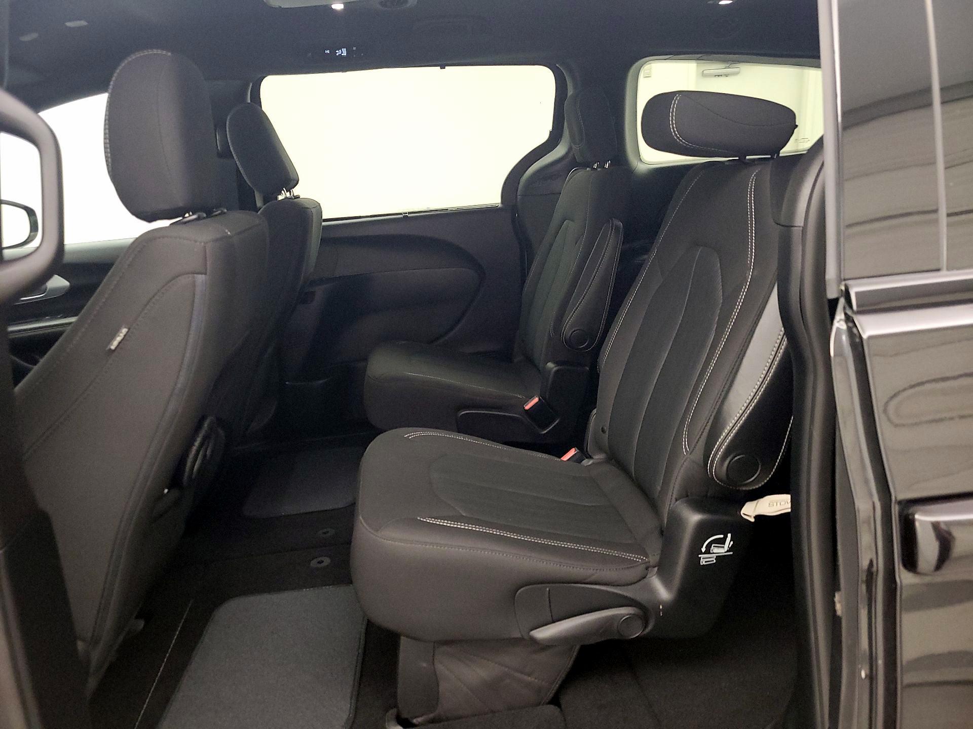 Thumbnail: 2020 Chrysler Pacifica - 19