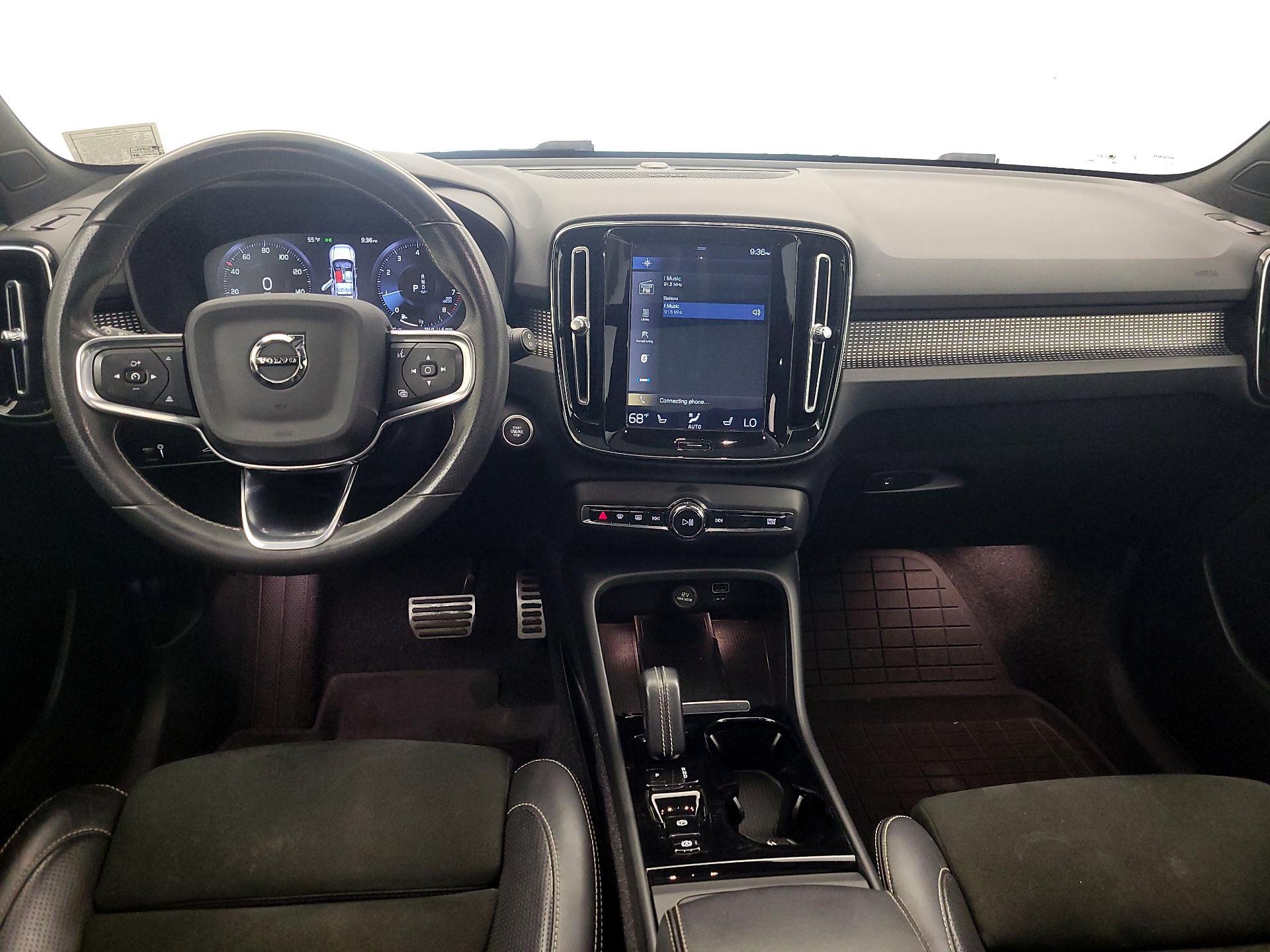 Thumbnail: 2021 Volvo XC40 - 9