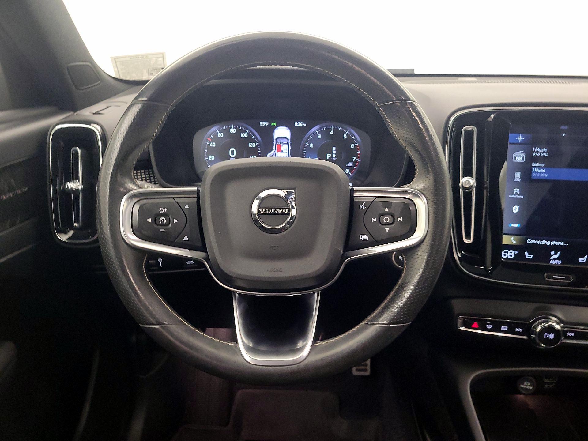 Thumbnail: 2021 Volvo XC40 - 10