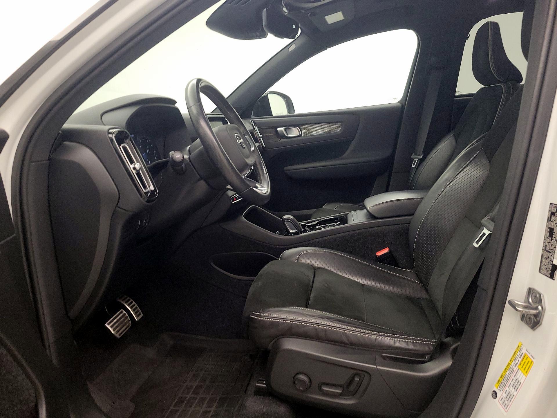 Thumbnail: 2021 Volvo XC40 - 11