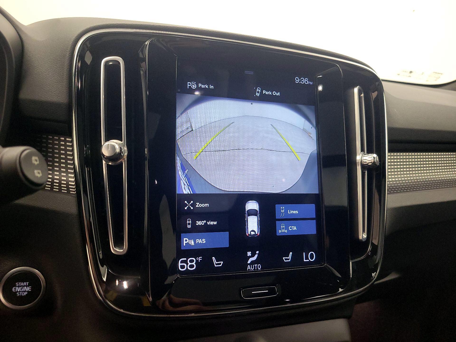 Thumbnail: 2021 Volvo XC40 - 14